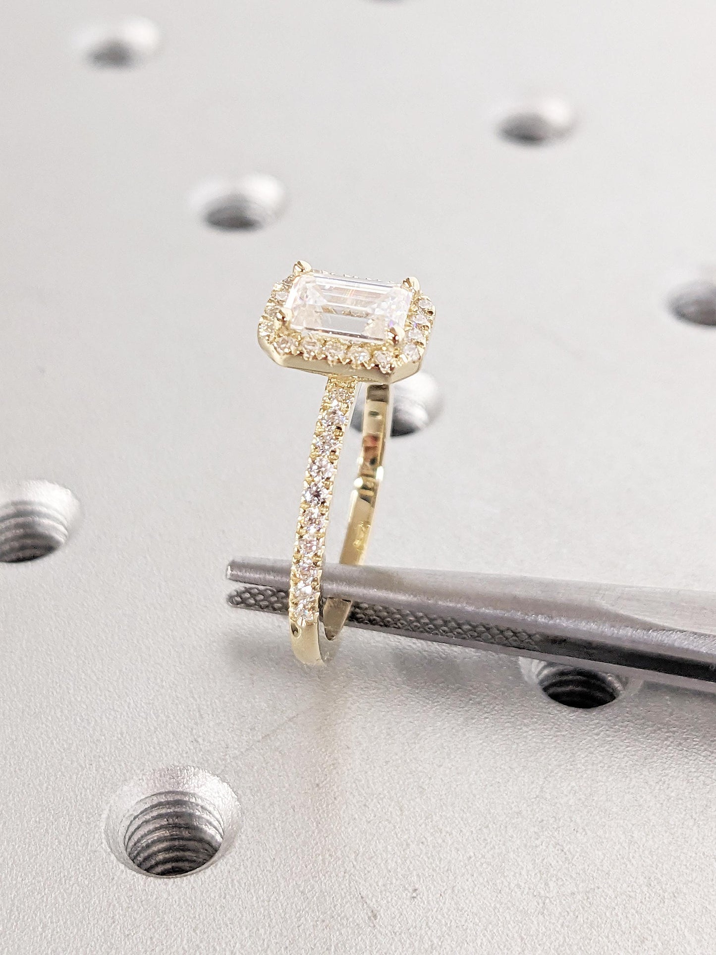 1.2 CT Round Solitaire Moissanite Engagement Ring