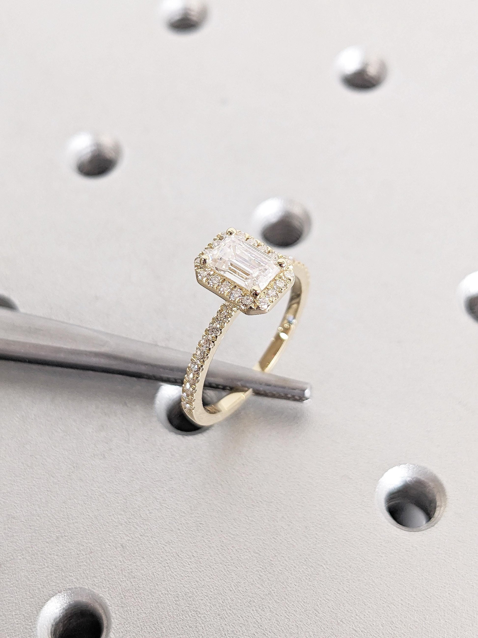1.2 CT Round Solitaire Moissanite Engagement Ring