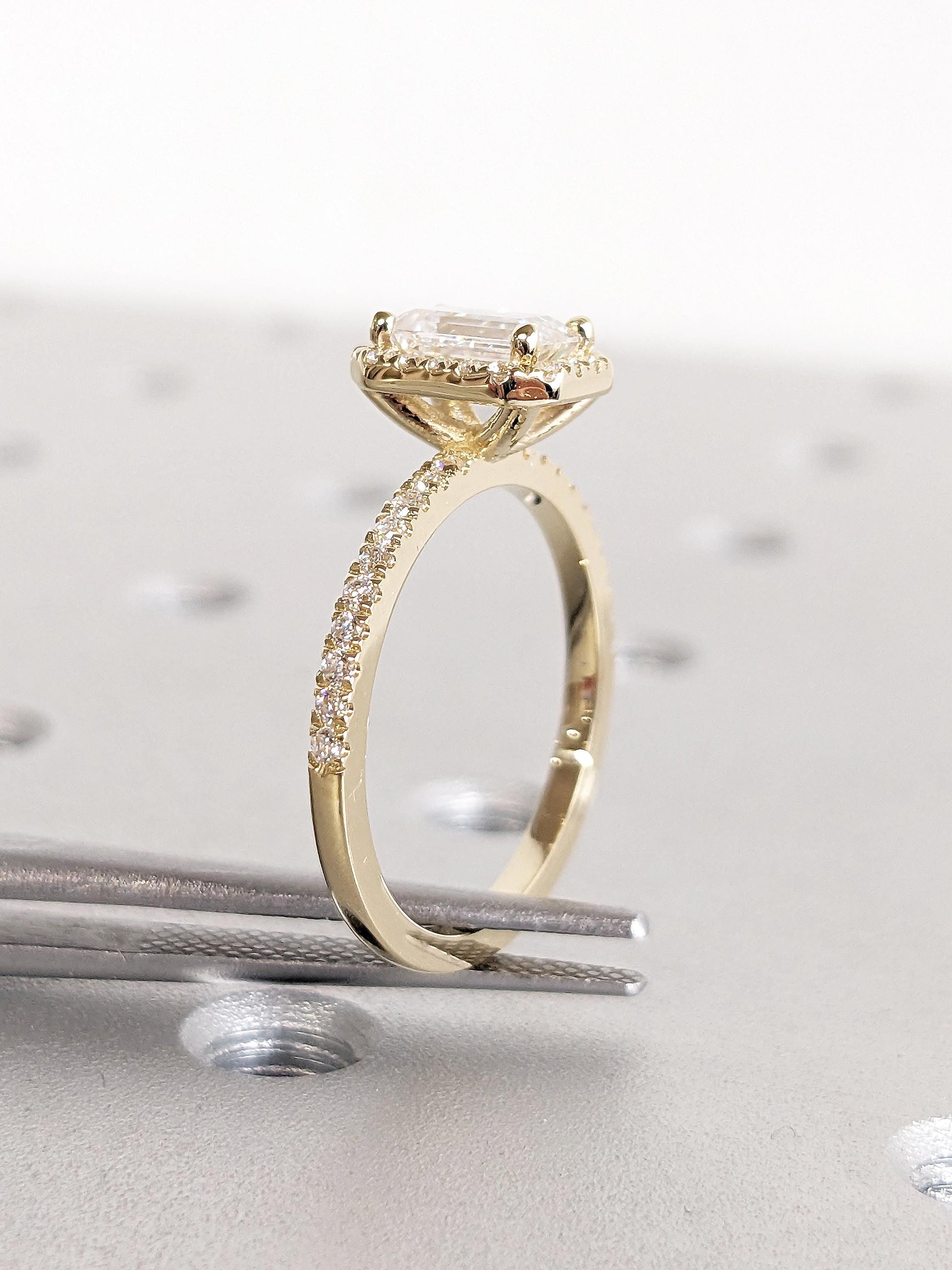 1.2 CT Round Solitaire Moissanite Engagement Ring