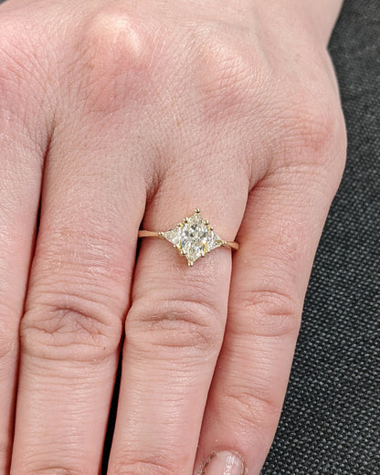 1.2 CT Round Solitaire Moissanite Engagement Ring