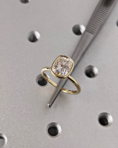 1.2 CT Round Solitaire Moissanite Engagement Ring