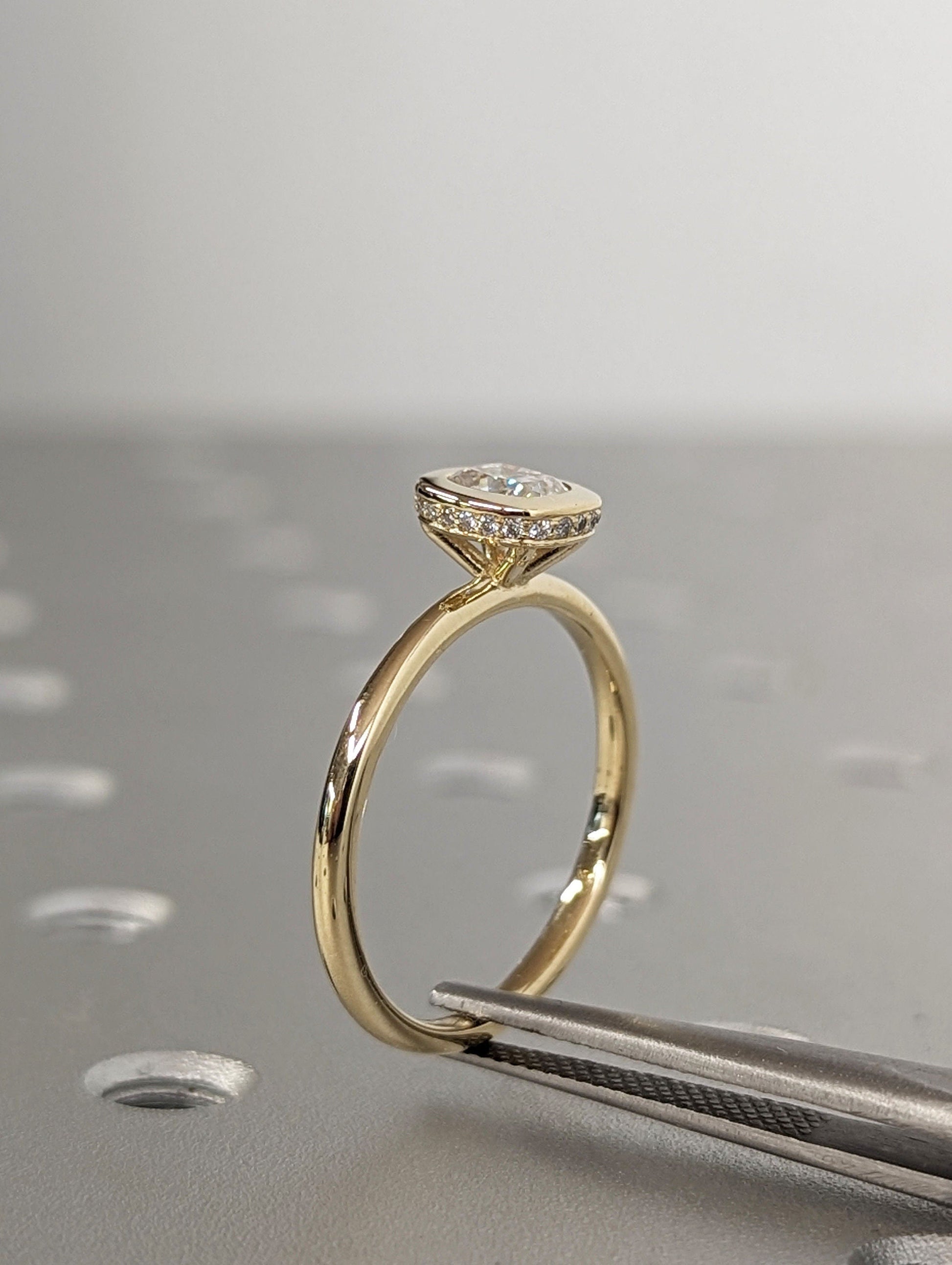1.2 CT Round Solitaire Moissanite Engagement Ring