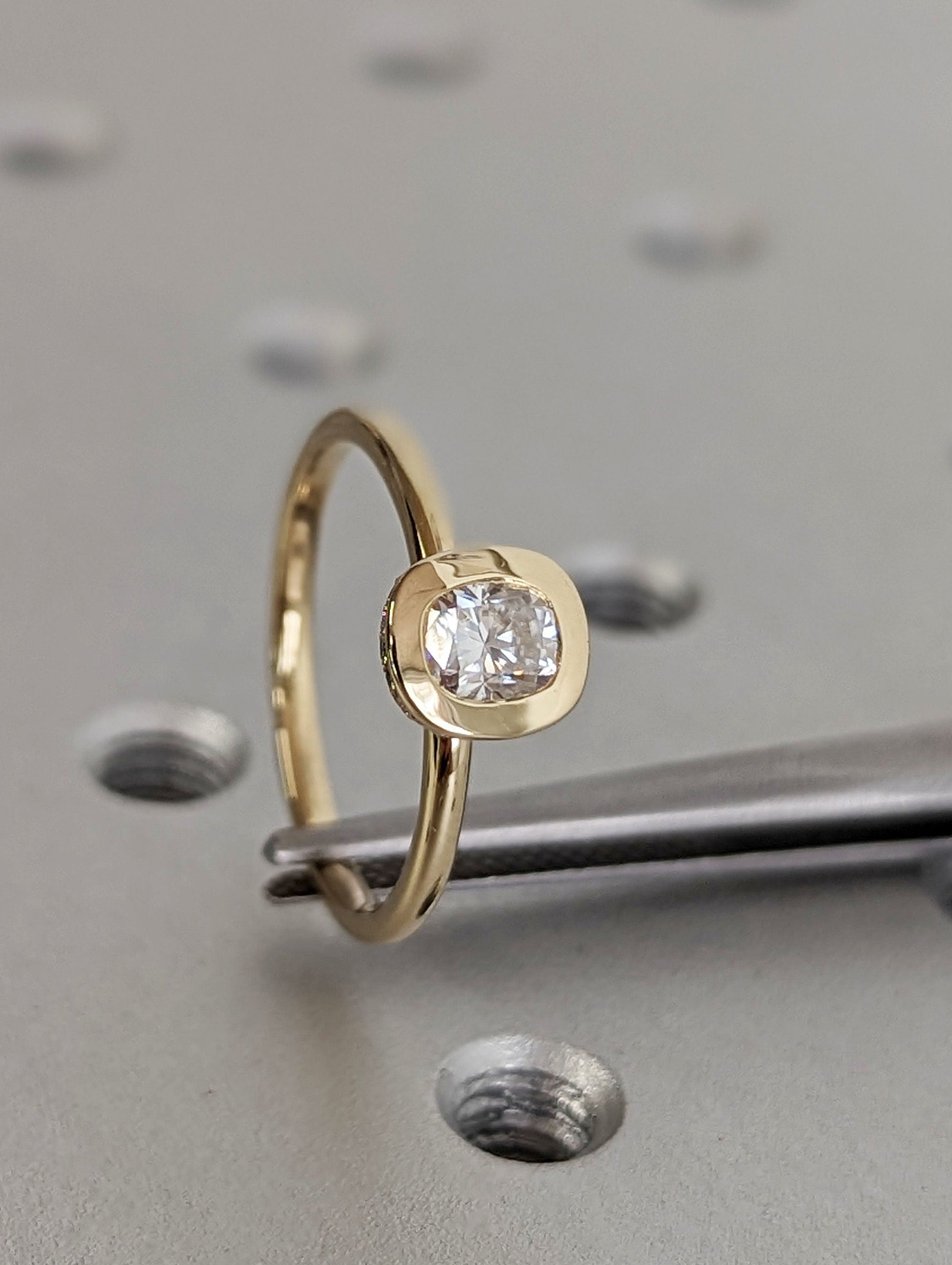 1.2 CT Round Solitaire Moissanite Engagement Ring
