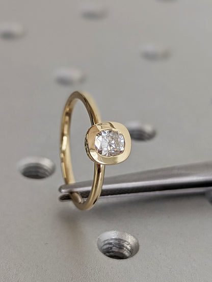 1.2 CT Round Solitaire Moissanite Engagement Ring
