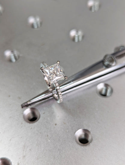 1.2 CT Round Solitaire Moissanite Engagement Ring
