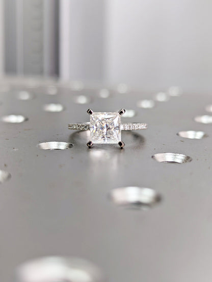 1.2 CT Round Solitaire Moissanite Engagement Ring