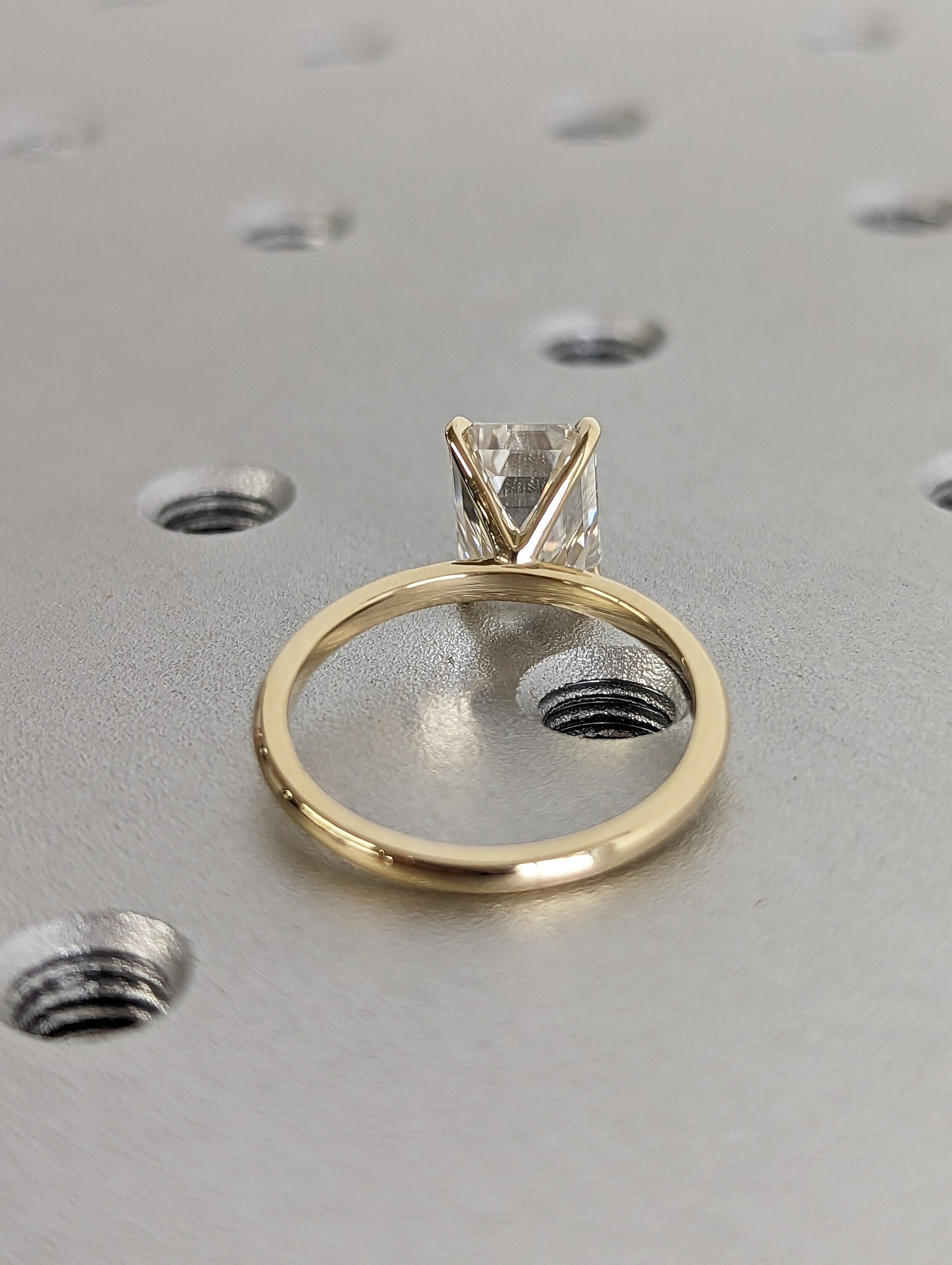1.2 CT Round Solitaire Moissanite Engagement Ring