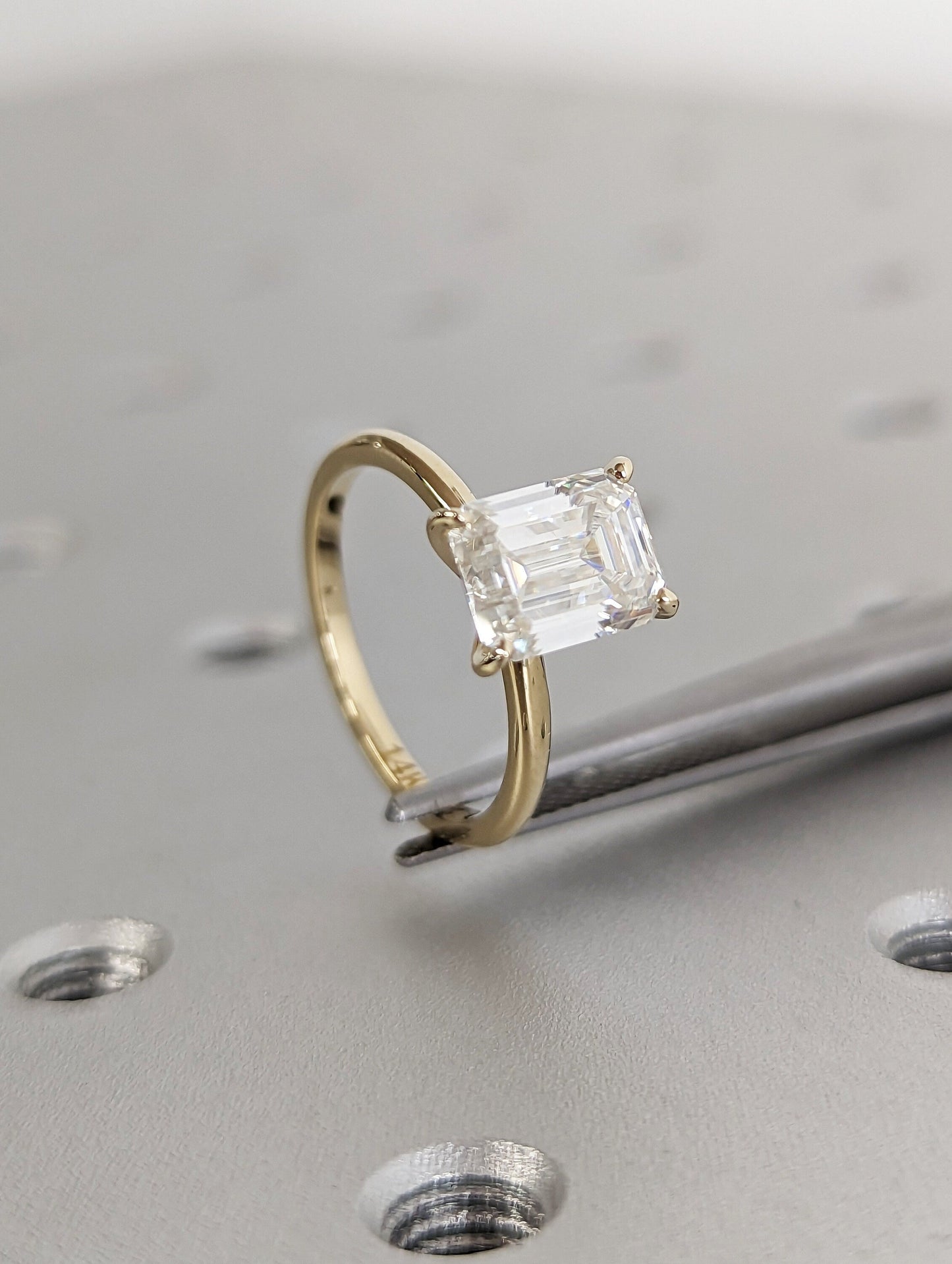 1.2 CT Round Solitaire Moissanite Engagement Ring