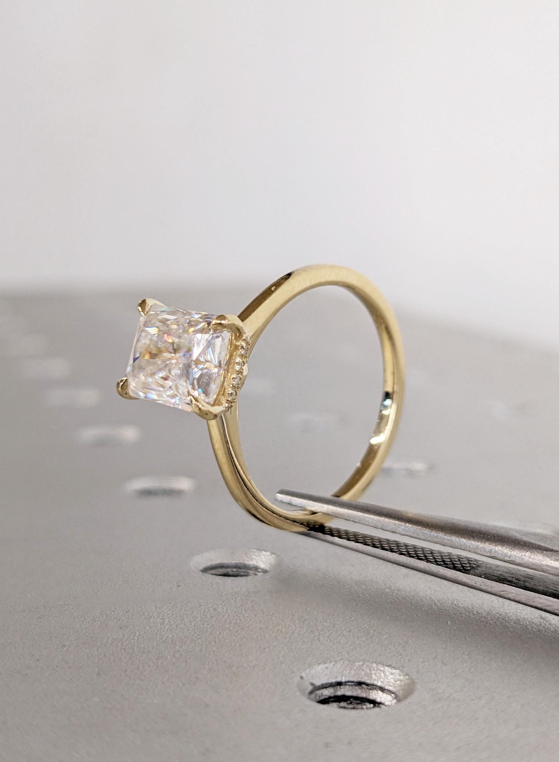 1.2 CT Round Solitaire Moissanite Engagement Ring