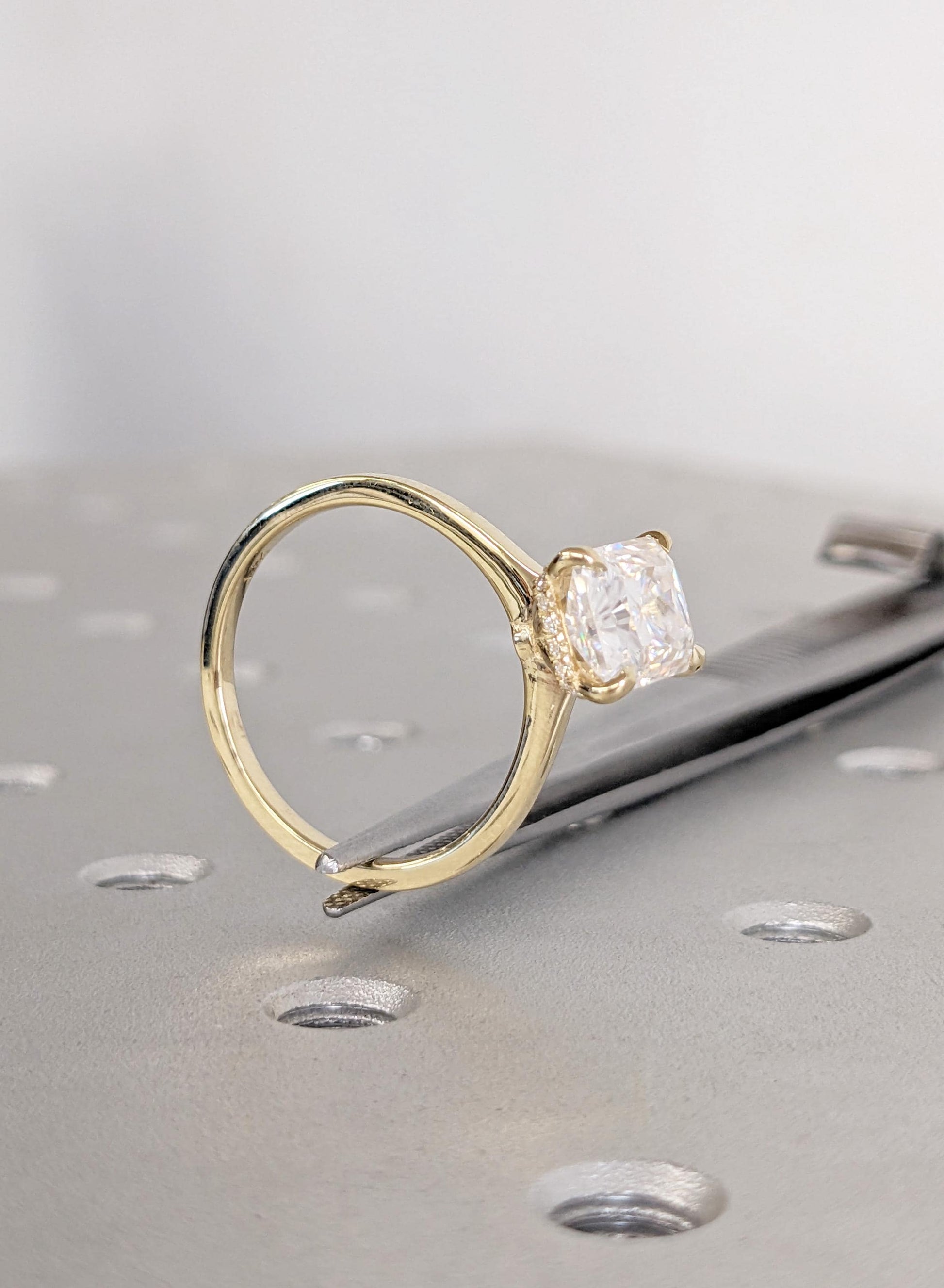 1.2 CT Round Solitaire Moissanite Engagement Ring