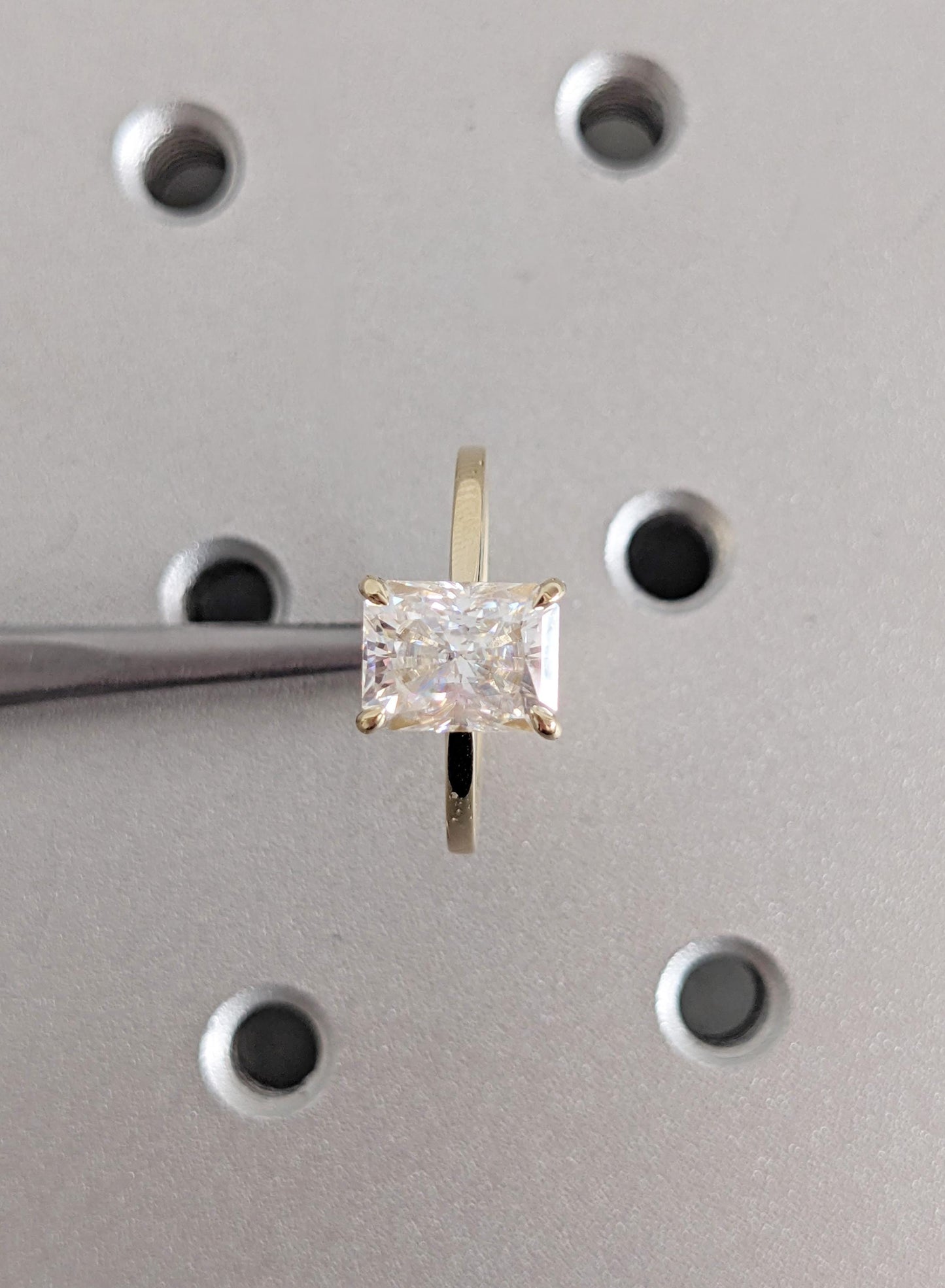 1.2 CT Round Solitaire Moissanite Engagement Ring