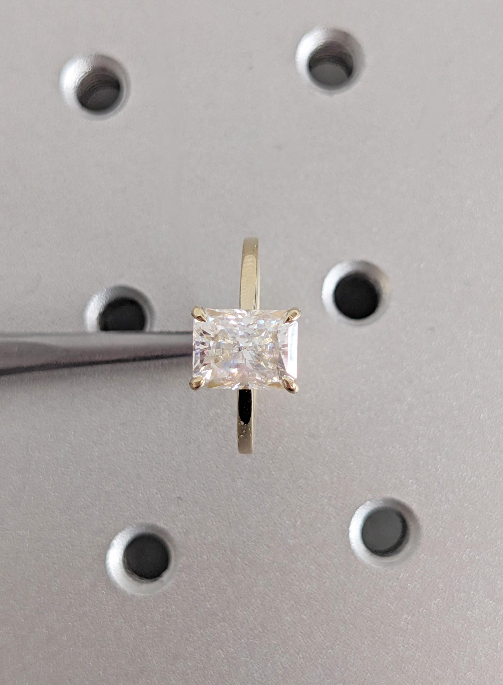 1.2 CT Round Solitaire Moissanite Engagement Ring