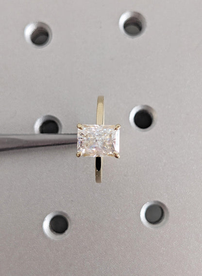 1.2 CT Round Solitaire Moissanite Engagement Ring