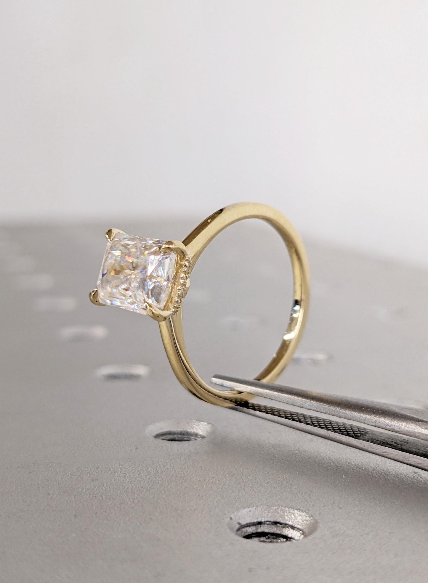 1.2 CT Round Solitaire Moissanite Engagement Ring