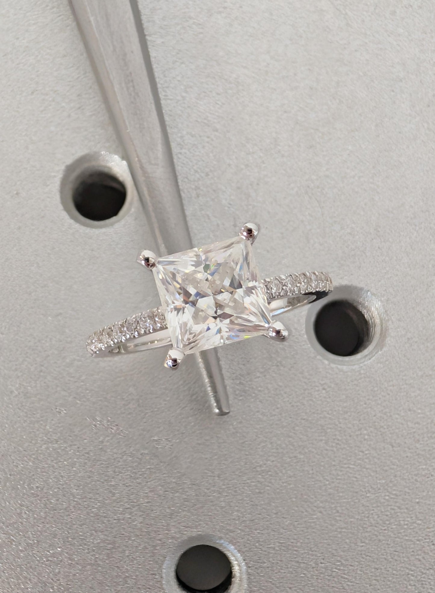 1.2 CT Round Solitaire Moissanite Engagement Ring