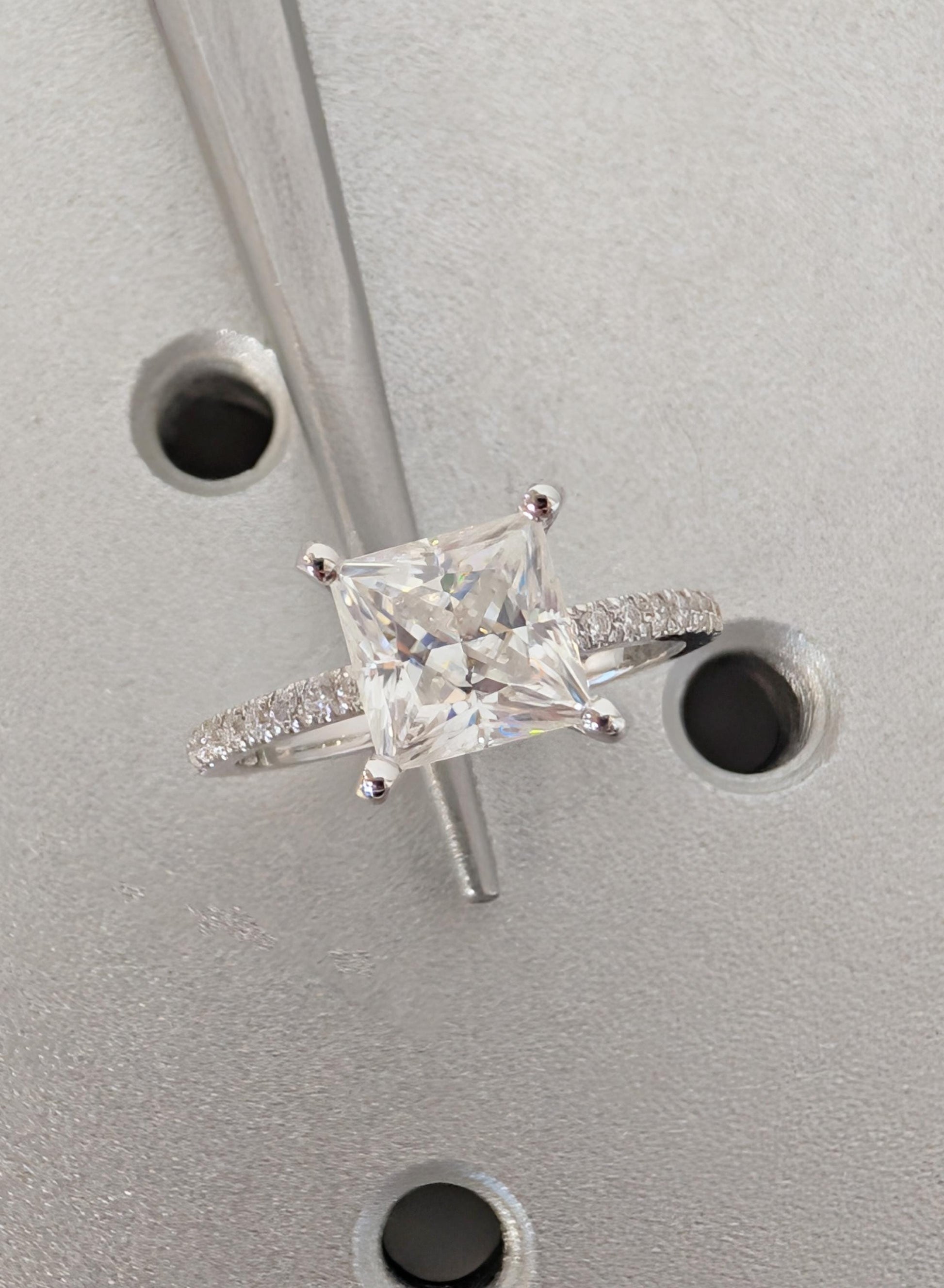 1.2 CT Round Solitaire Moissanite Engagement Ring