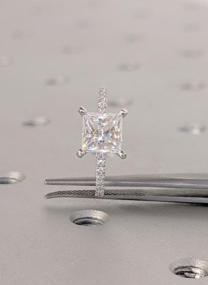 1.2 CT Round Solitaire Moissanite Engagement Ring