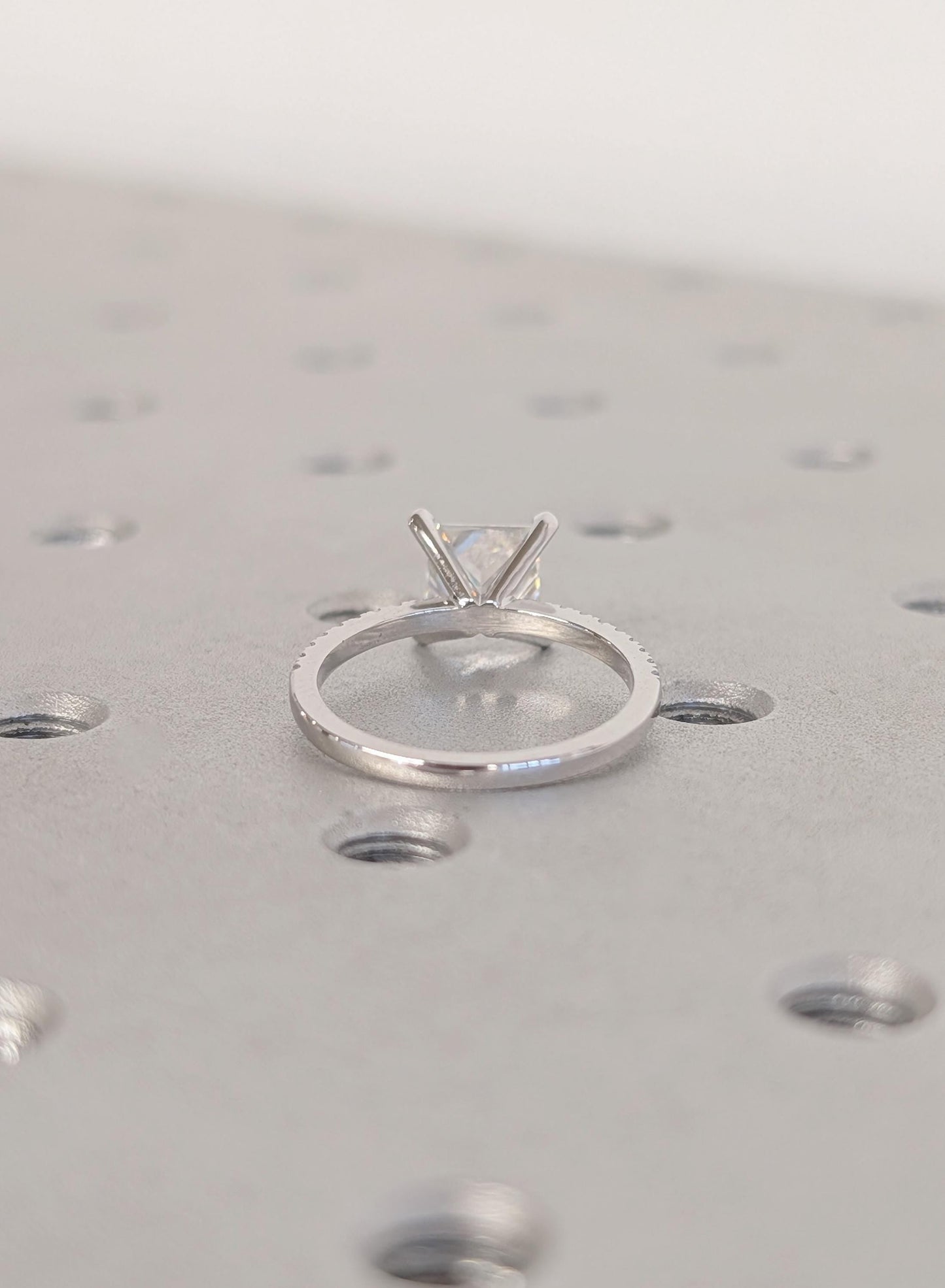 1.2 CT Round Solitaire Moissanite Engagement Ring