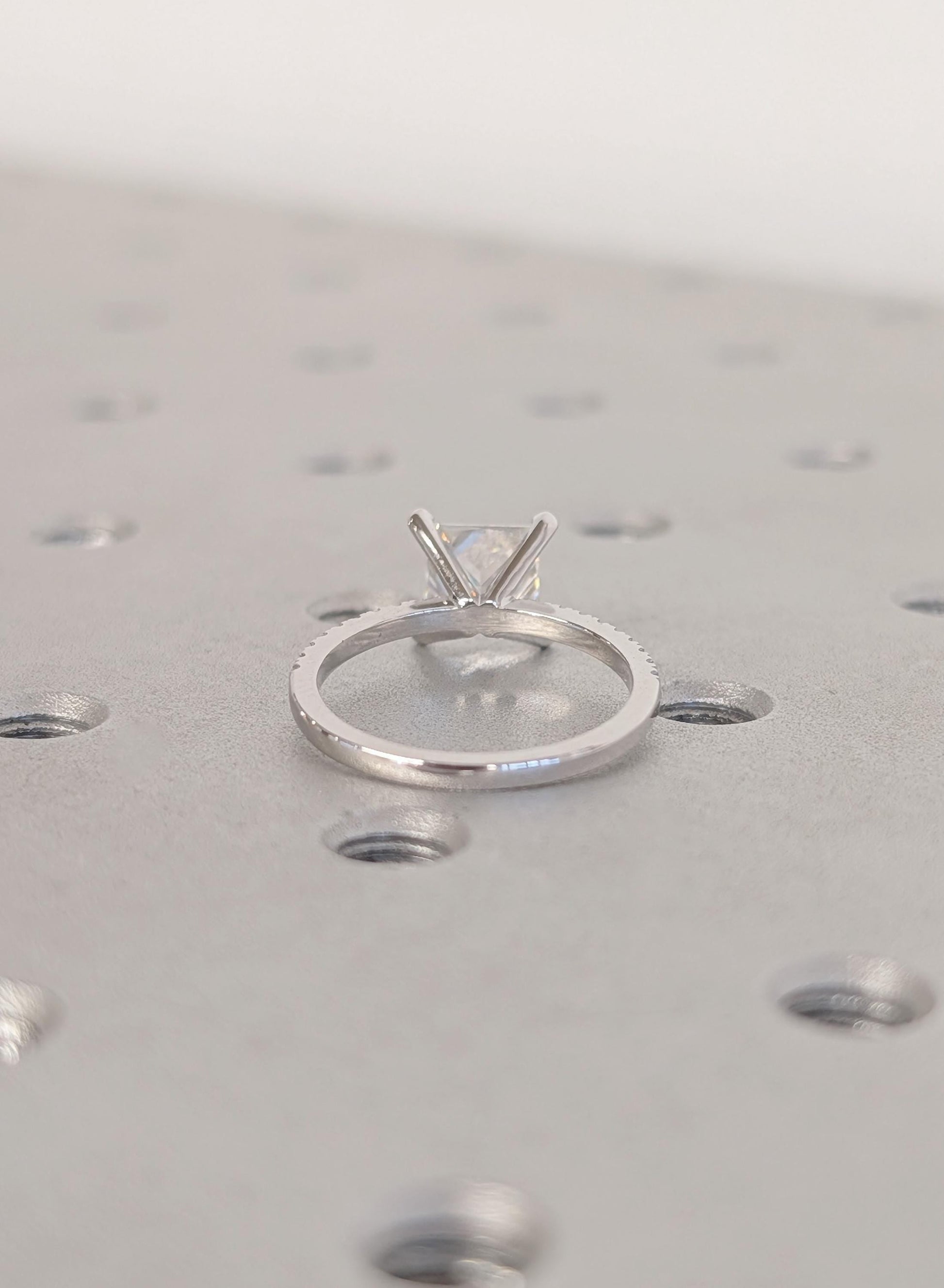 1.2 CT Round Solitaire Moissanite Engagement Ring
