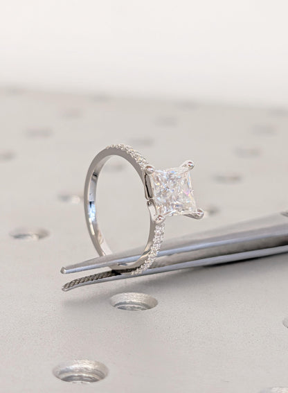 1.2 CT Round Solitaire Moissanite Engagement Ring