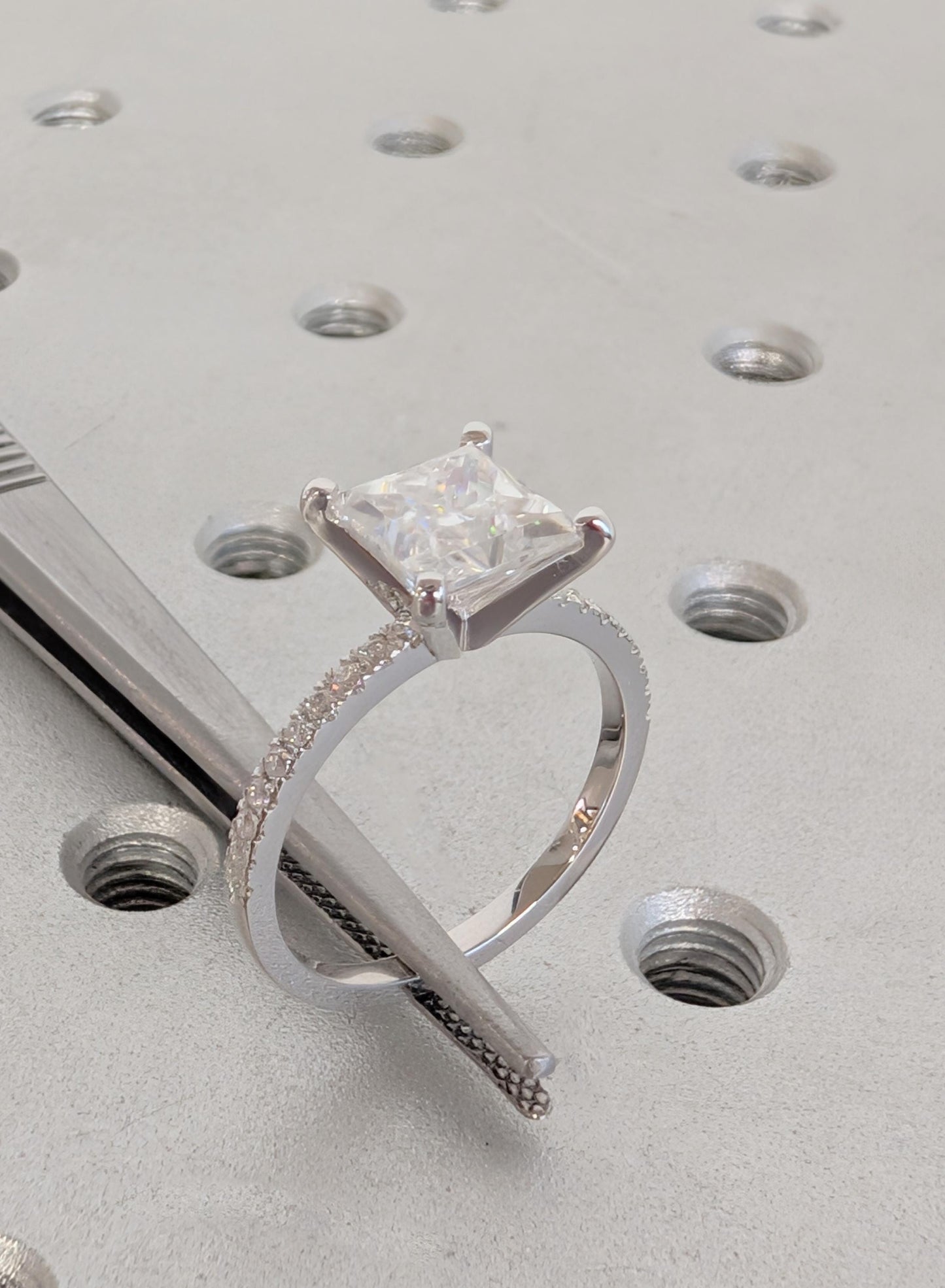1.2 CT Round Solitaire Moissanite Engagement Ring