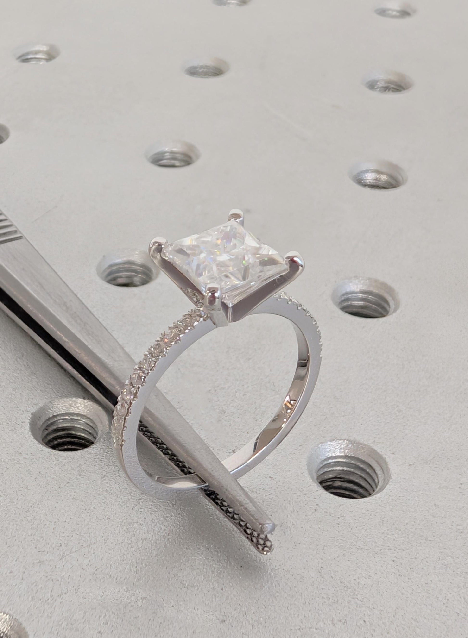1.2 CT Round Solitaire Moissanite Engagement Ring