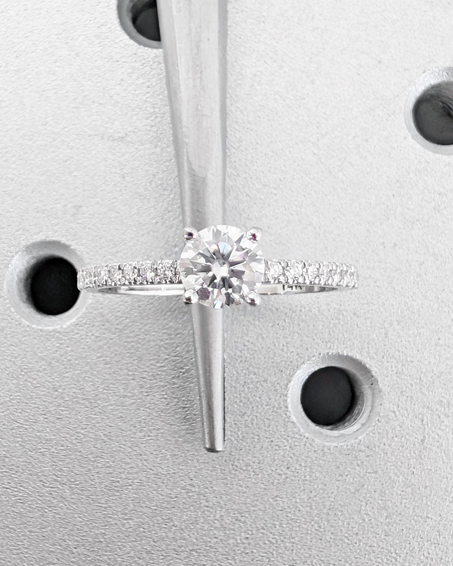 1.2 CT Round Solitaire Moissanite Engagement Ring