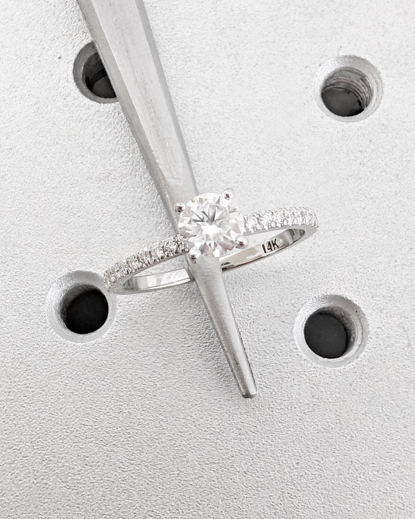 1.2 CT Round Solitaire Moissanite Engagement Ring