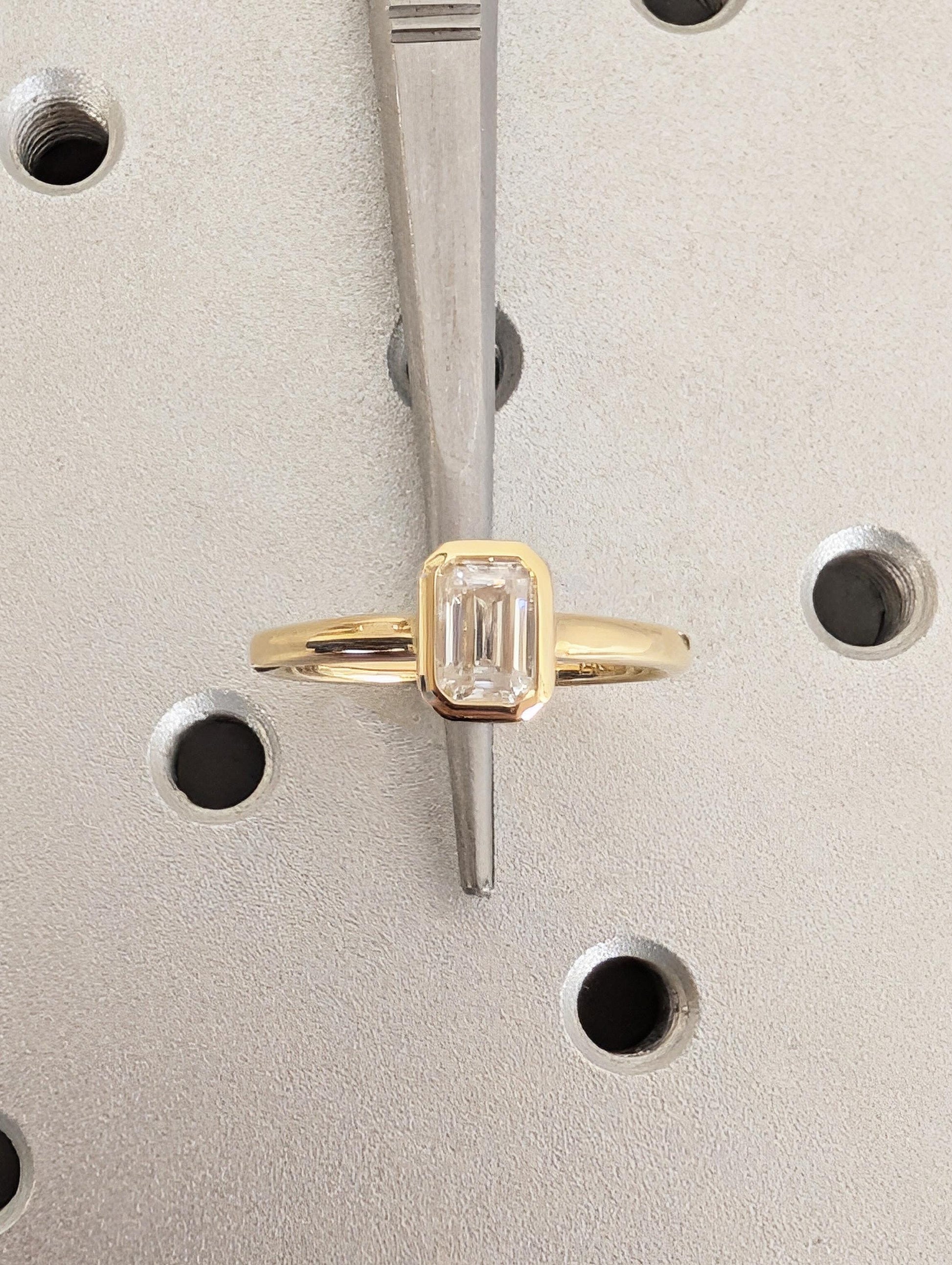 1.2 CT Round Solitaire Moissanite Engagement Ring