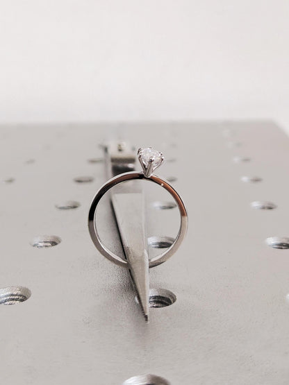 1.2 CT Round Solitaire Moissanite Engagement Ring