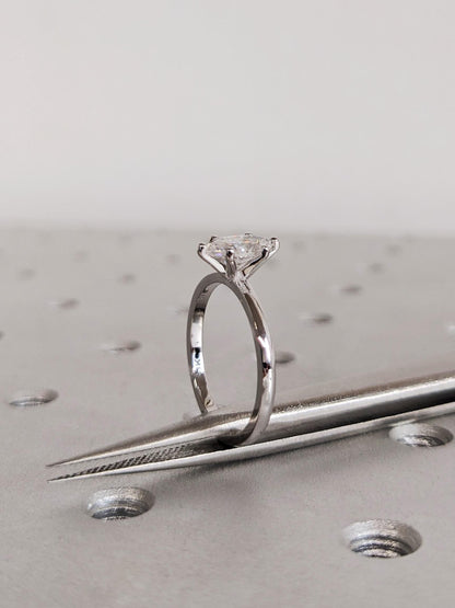 1.2 CT Round Solitaire Moissanite Engagement Ring