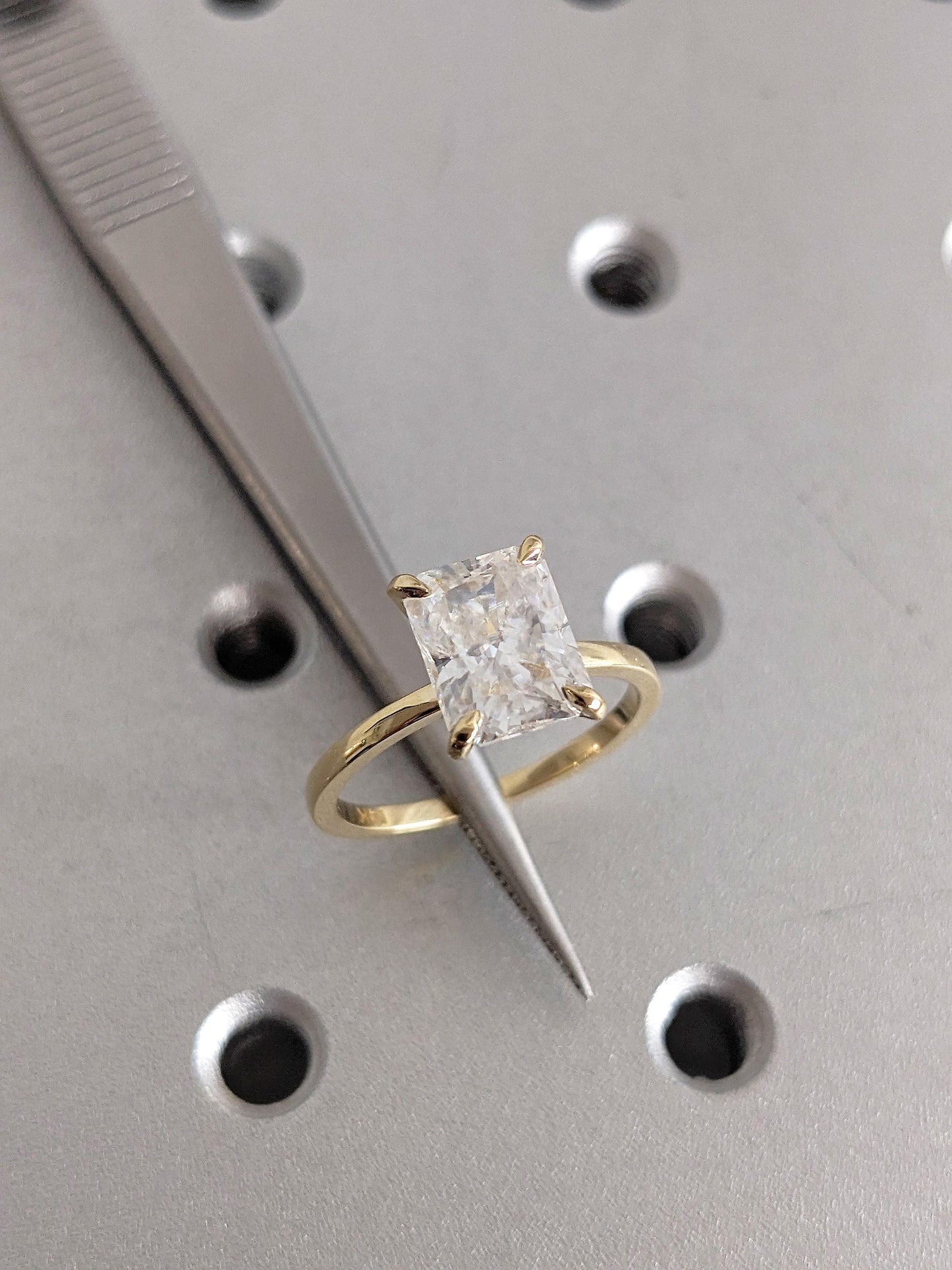 1.2 CT Round Solitaire Moissanite Engagement Ring