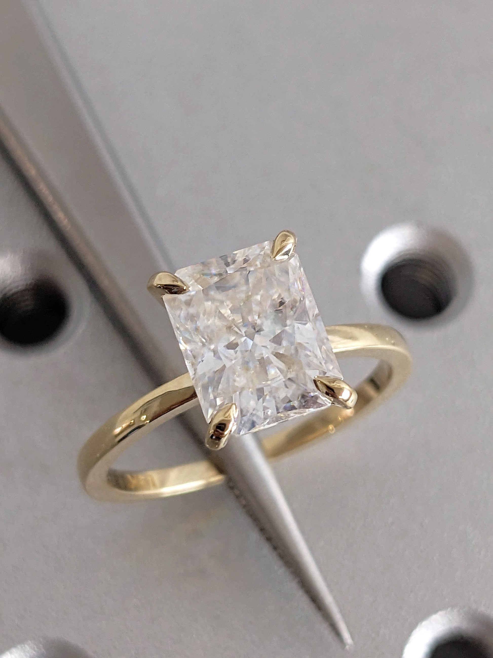 1.2 CT Round Solitaire Moissanite Engagement Ring