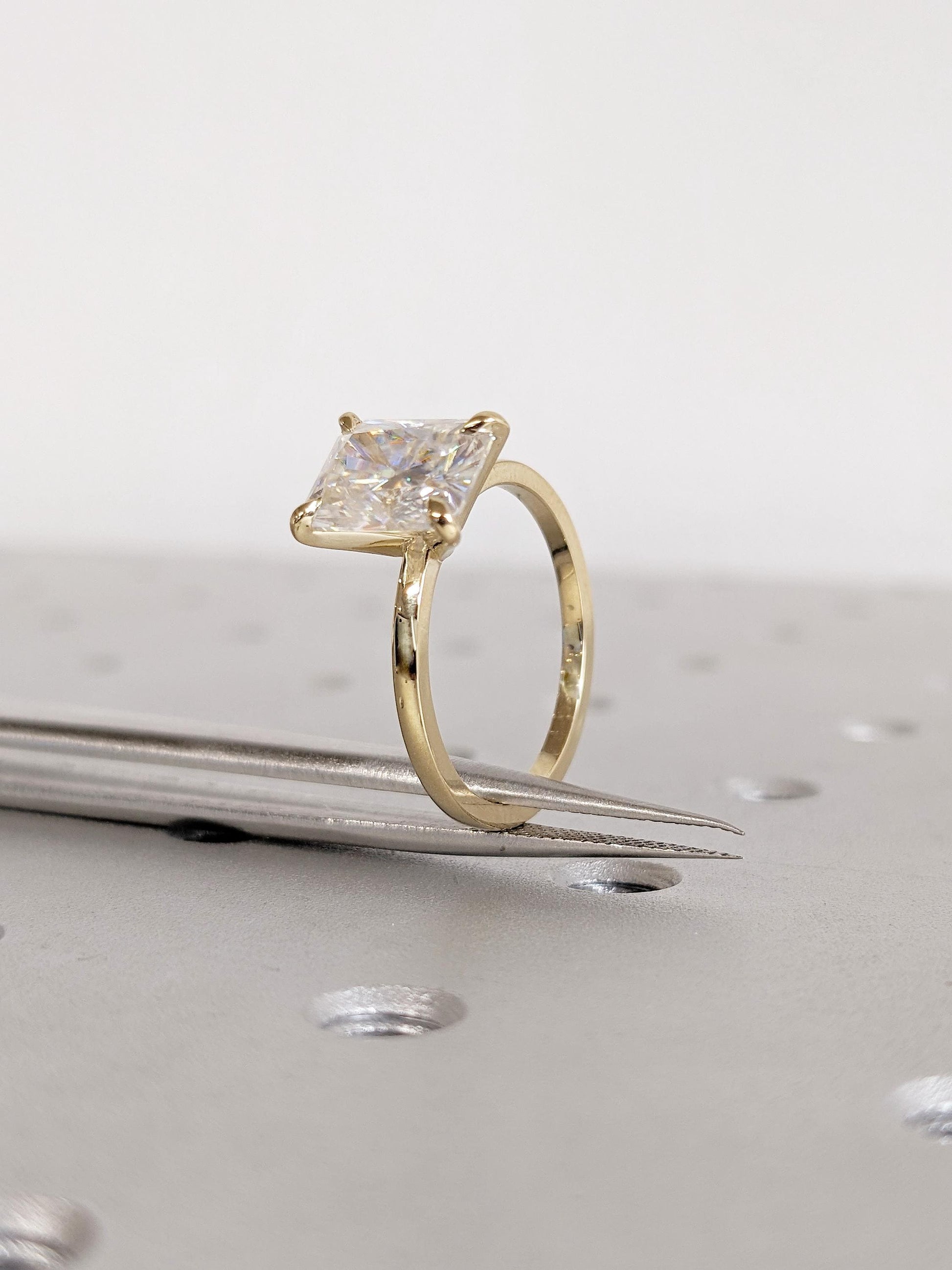 1.2 CT Round Solitaire Moissanite Engagement Ring