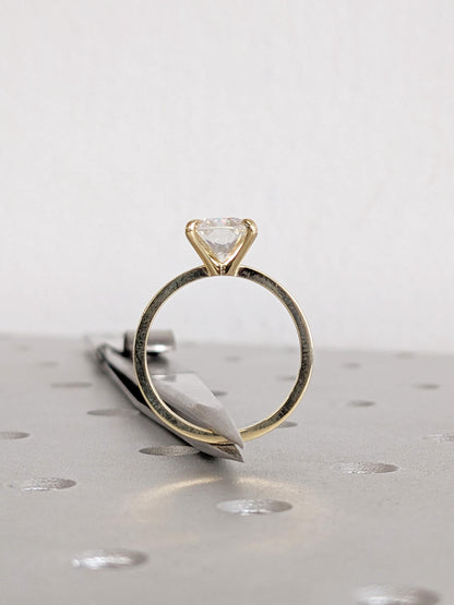 1.2 CT Round Solitaire Moissanite Engagement Ring