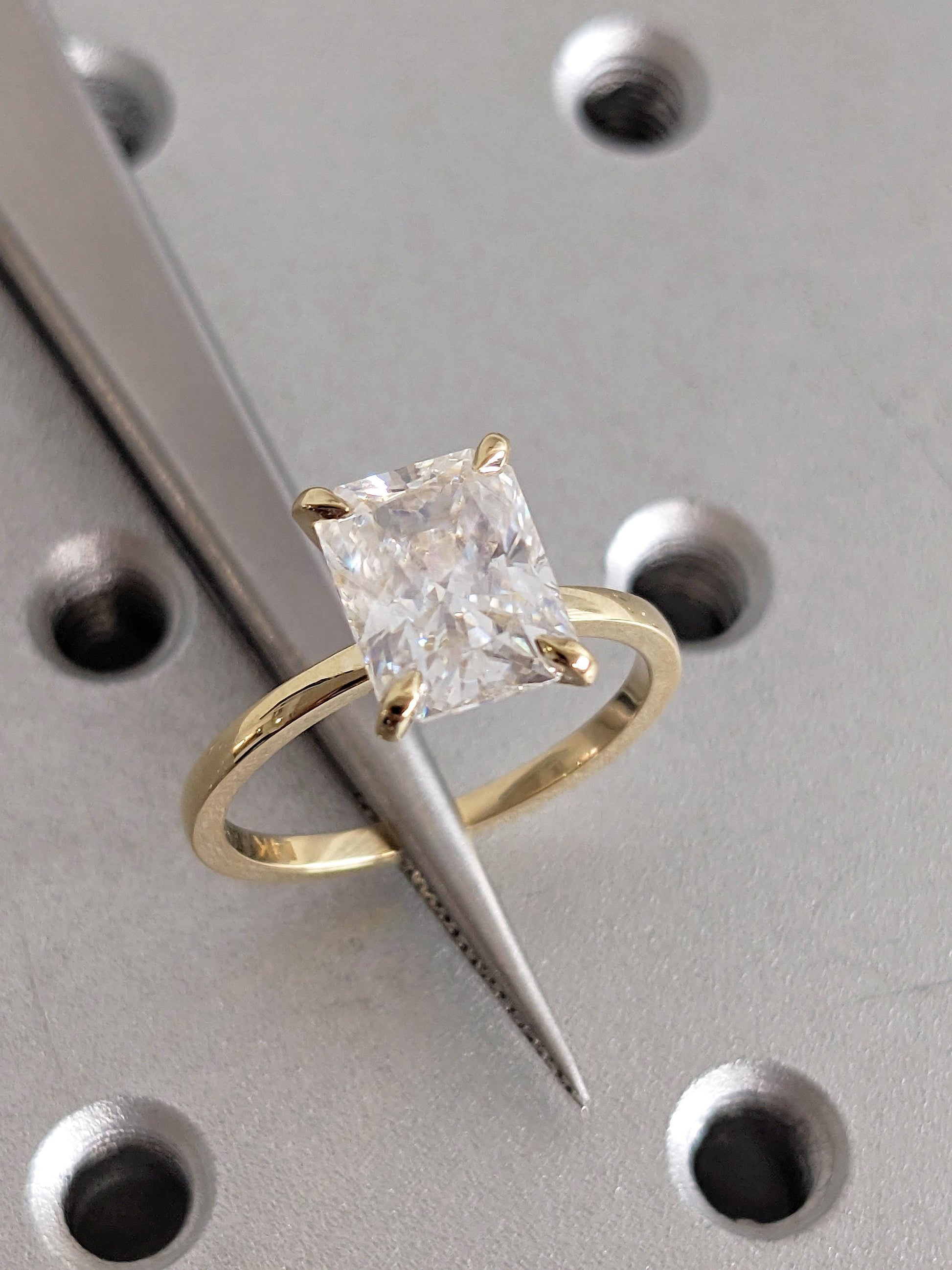 1.2 CT Round Solitaire Moissanite Engagement Ring