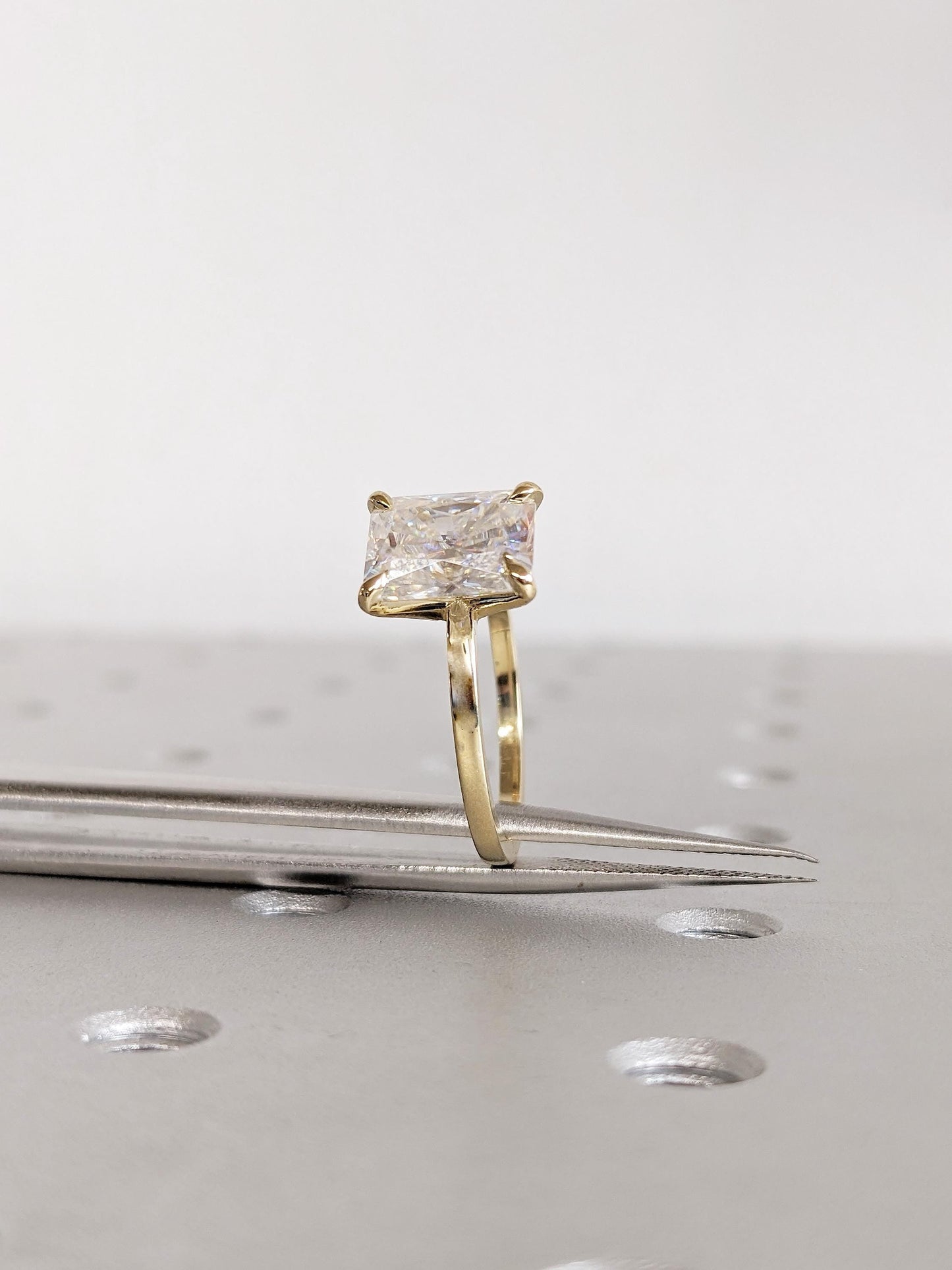 1.2 CT Round Solitaire Moissanite Engagement Ring