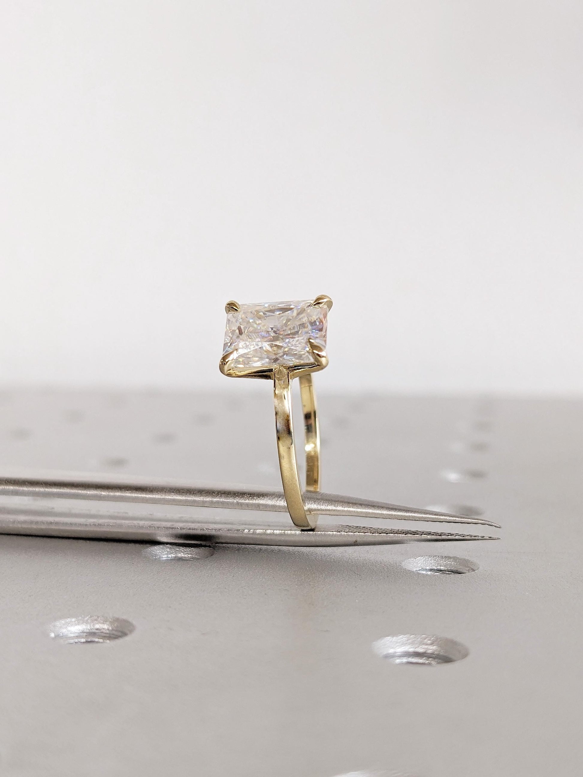 1.2 CT Round Solitaire Moissanite Engagement Ring