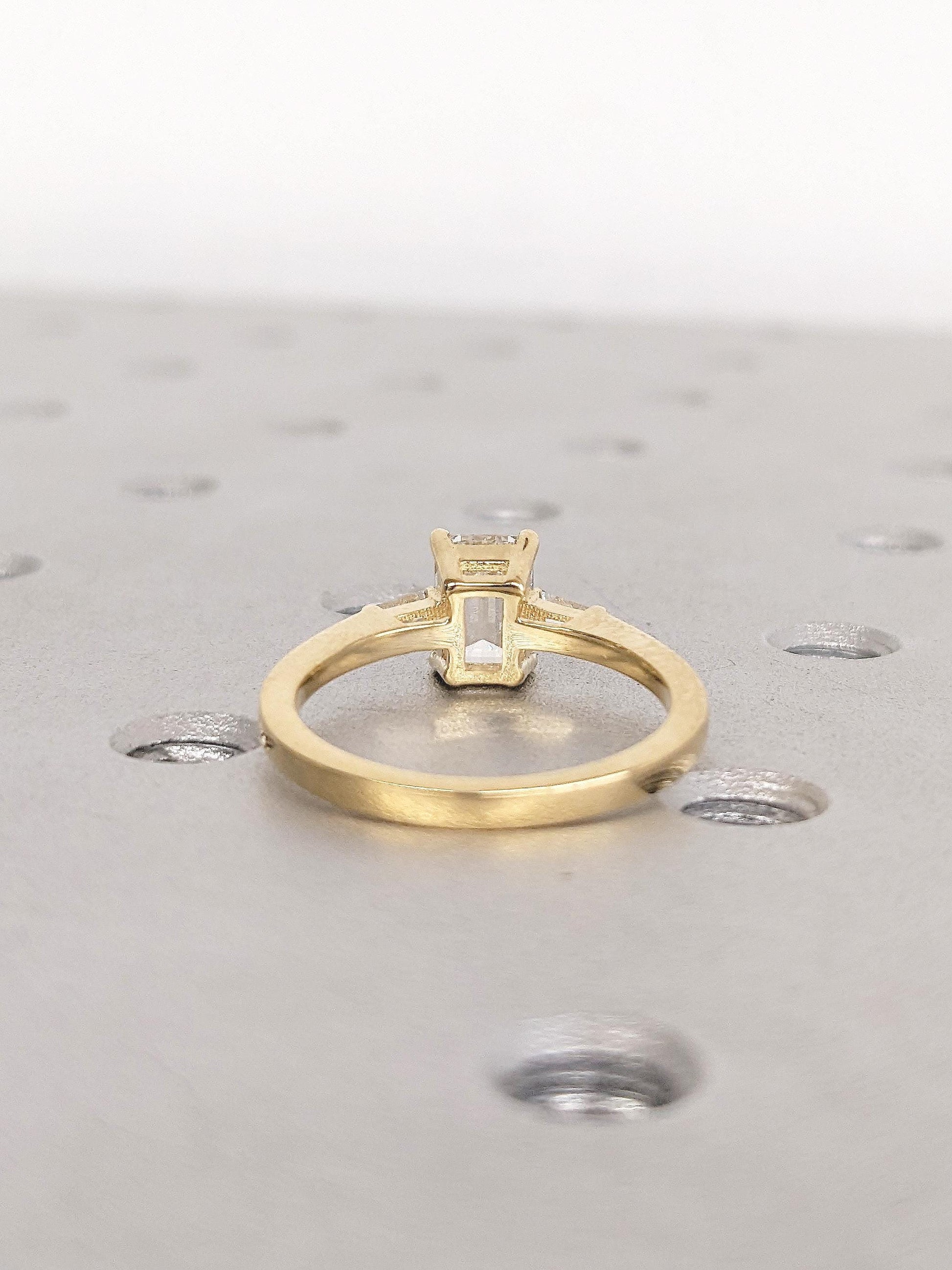 1.2 CT Round Solitaire Moissanite Engagement Ring