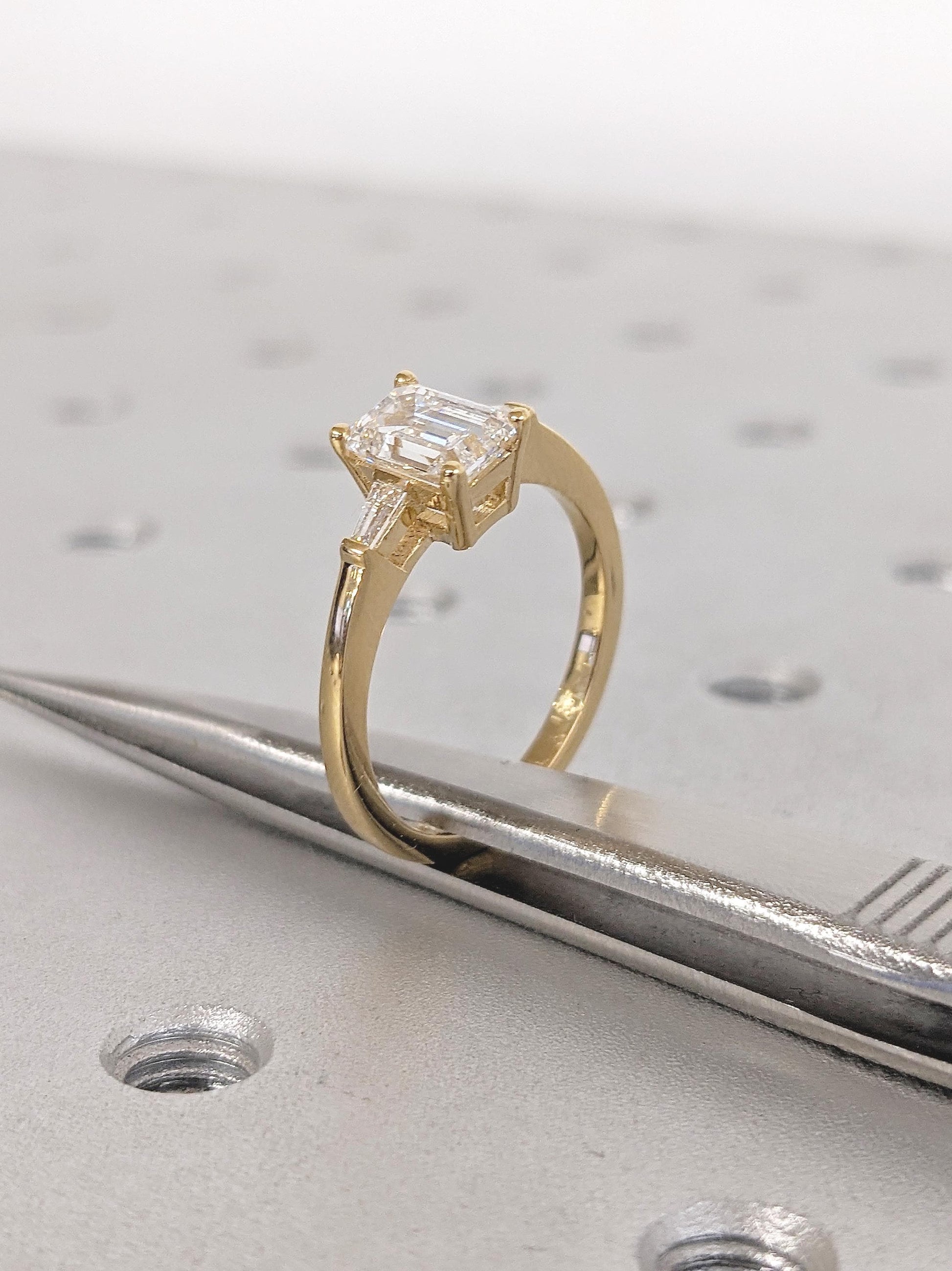 1.2 CT Round Solitaire Moissanite Engagement Ring