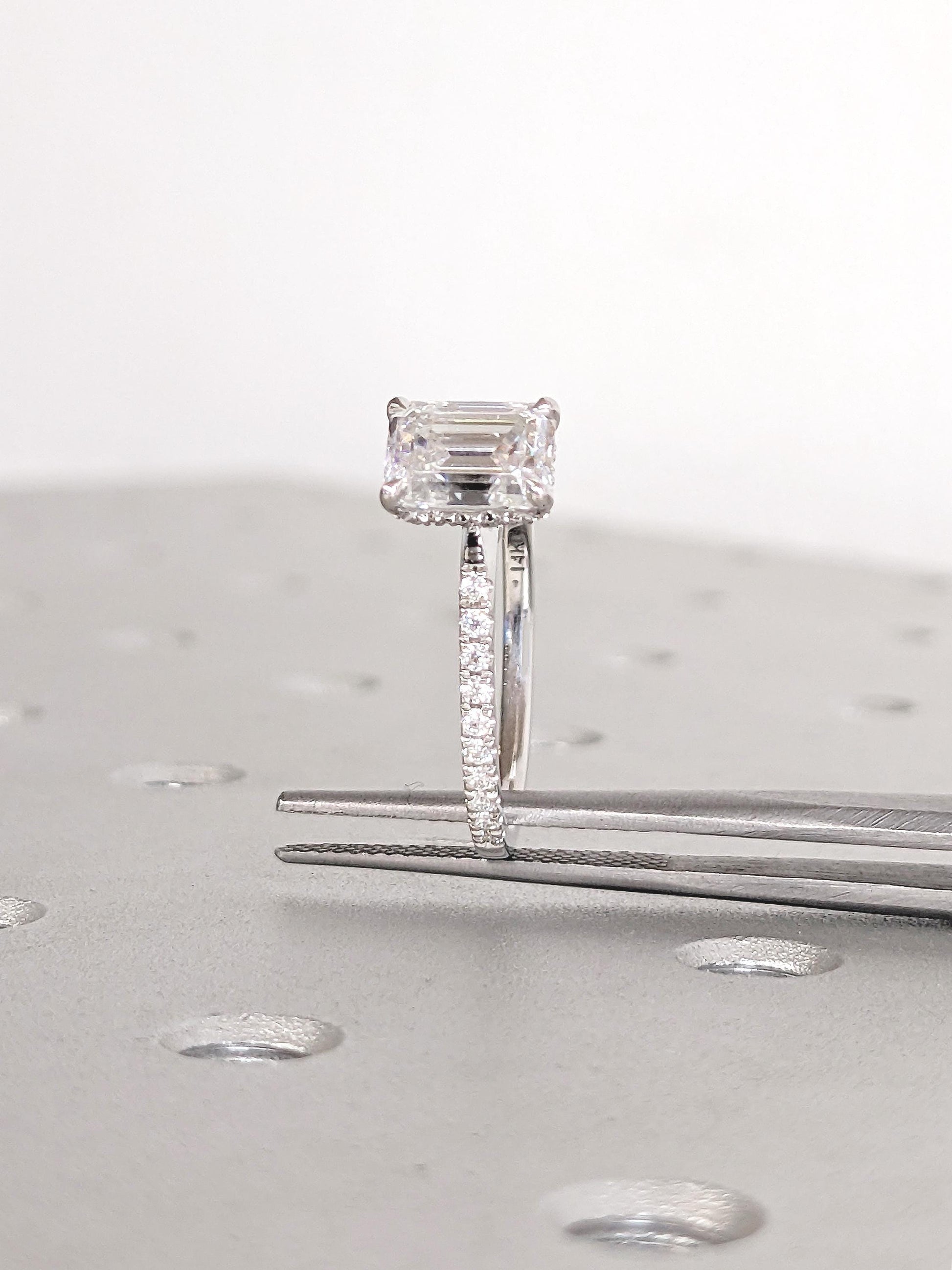 1.2 CT Round Solitaire Moissanite Engagement Ring