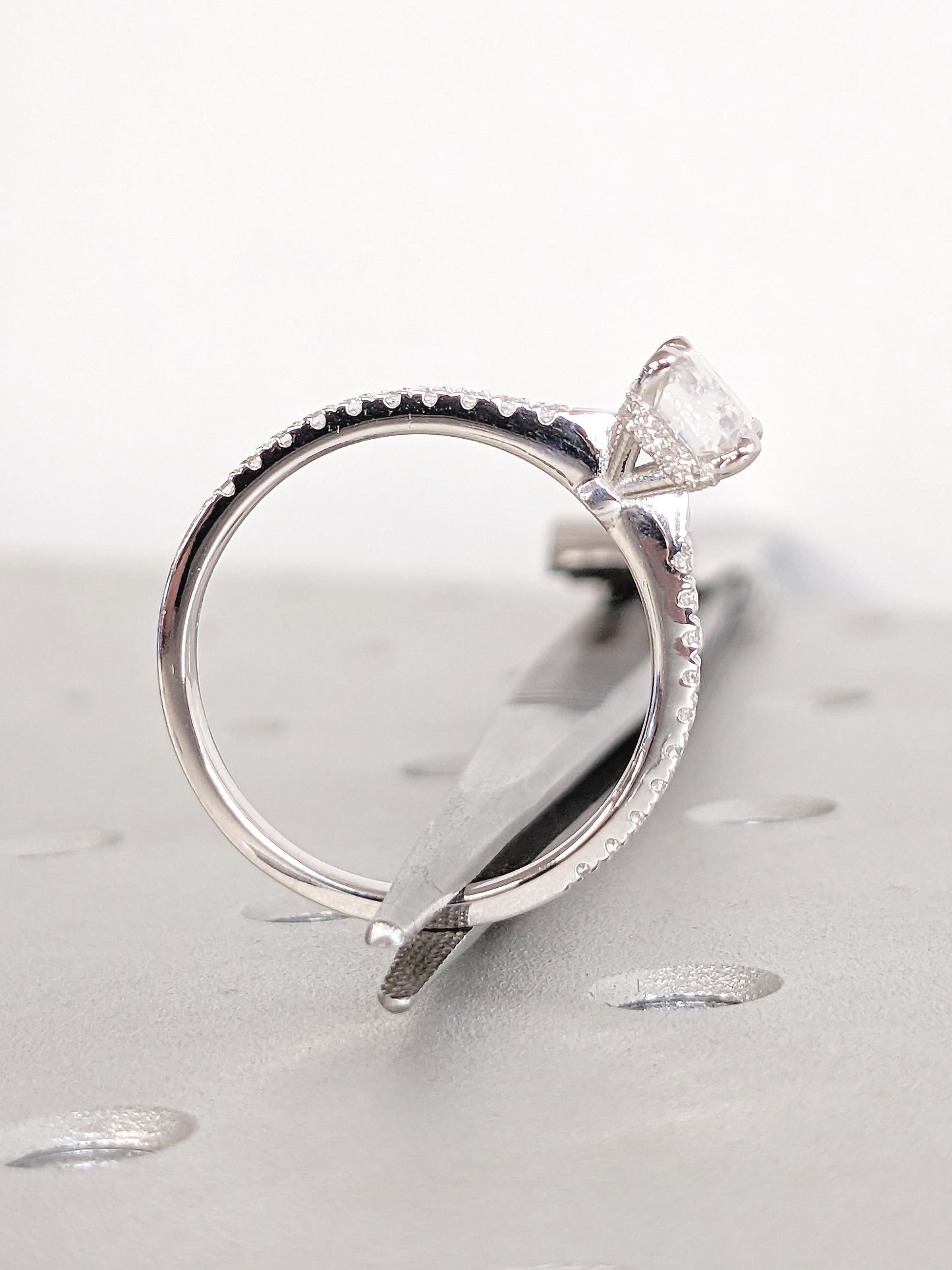 1.2 CT Round Solitaire Moissanite Engagement Ring