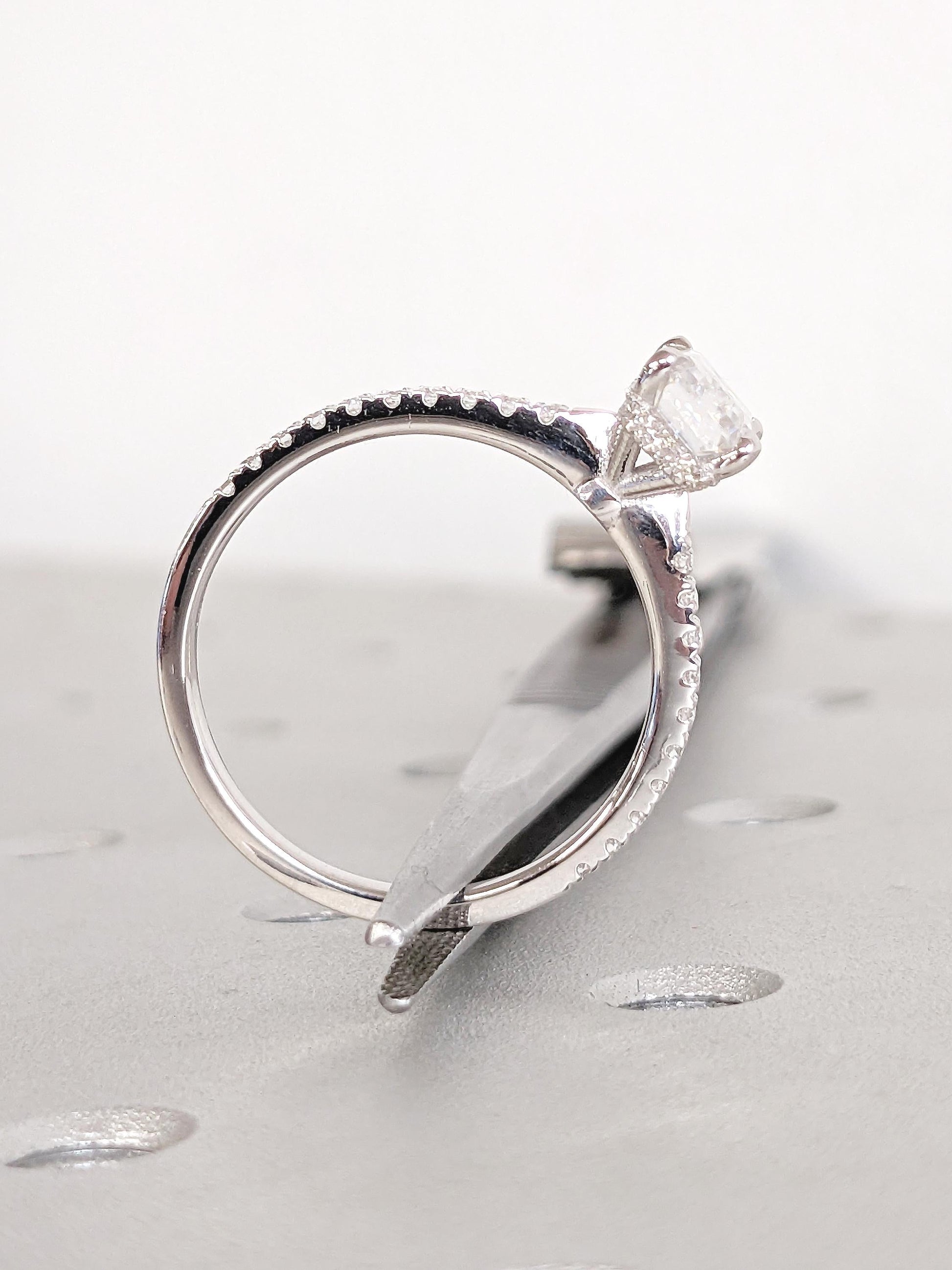 1.2 CT Round Solitaire Moissanite Engagement Ring