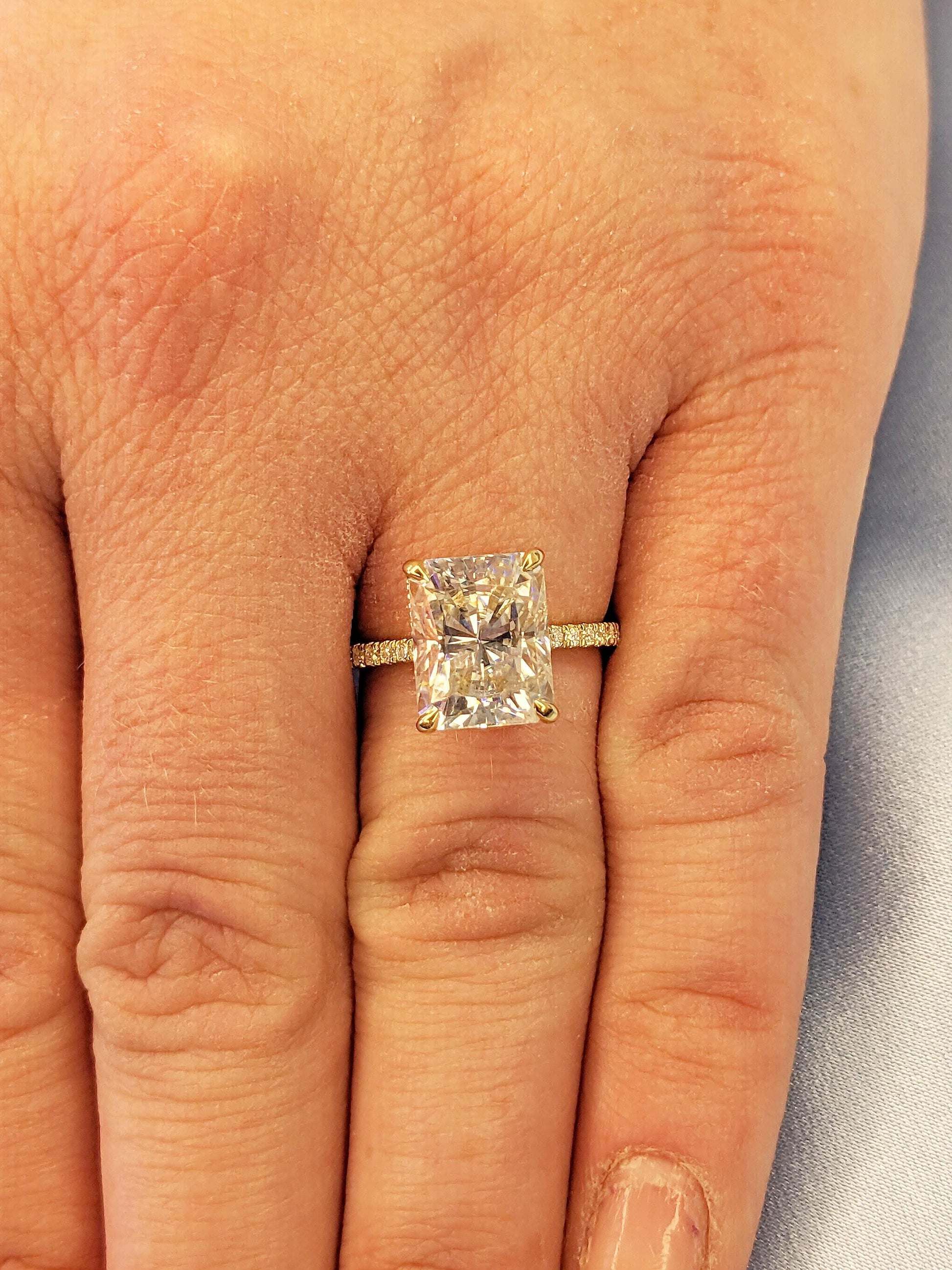 1.2 CT Round Solitaire Moissanite Engagement Ring
