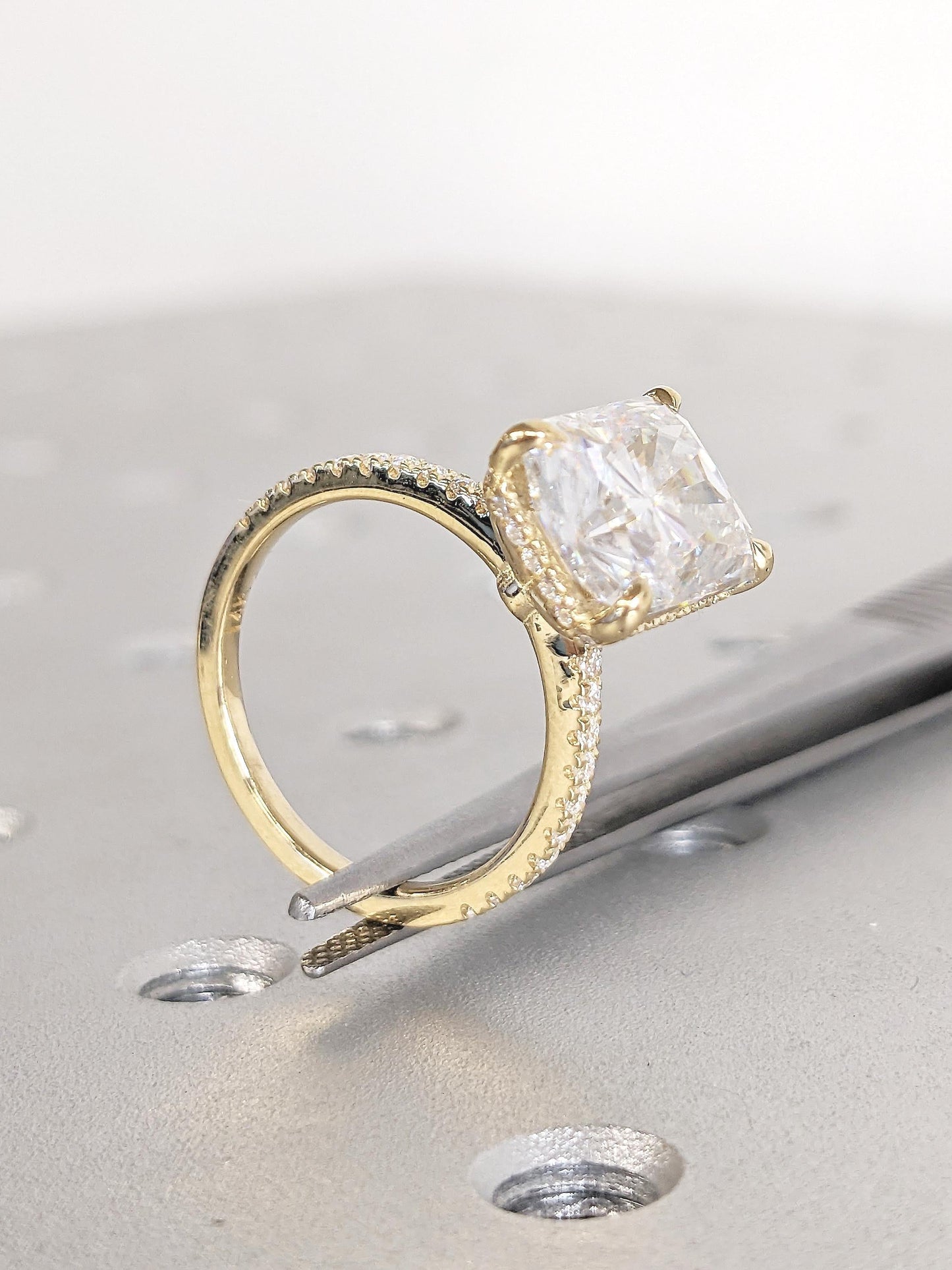 1.2 CT Round Solitaire Moissanite Engagement Ring