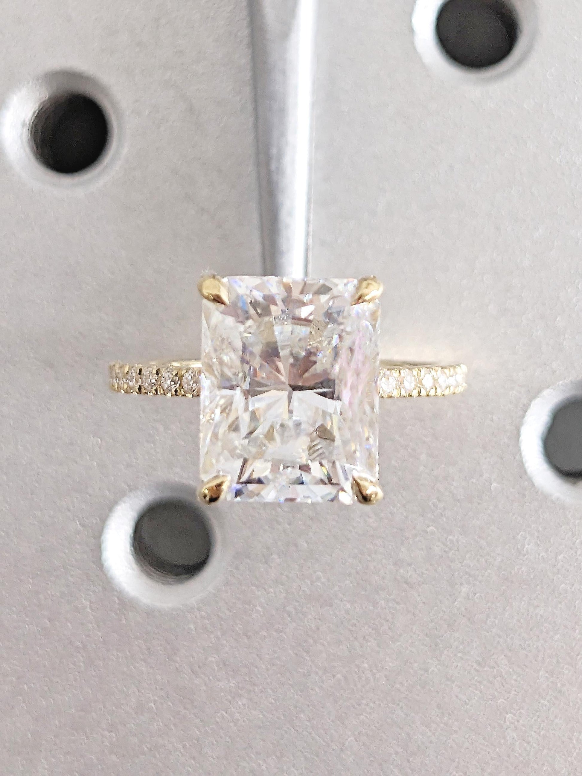 1.2 CT Round Solitaire Moissanite Engagement Ring