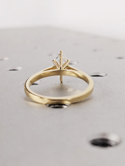 1.2 CT Round Solitaire Moissanite Engagement Ring