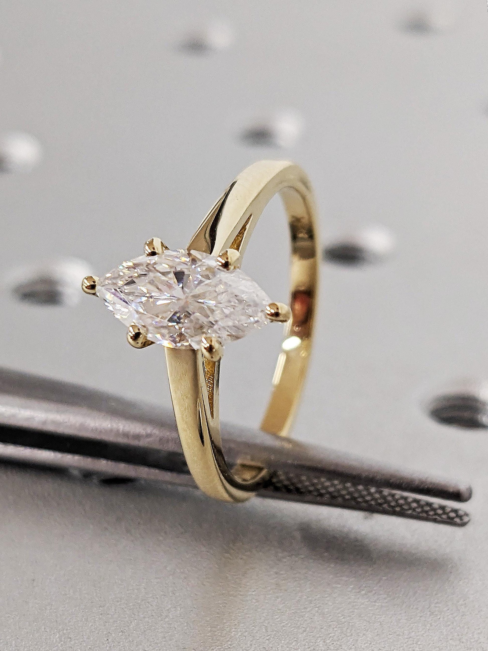 1.2 CT Round Solitaire Moissanite Engagement Ring