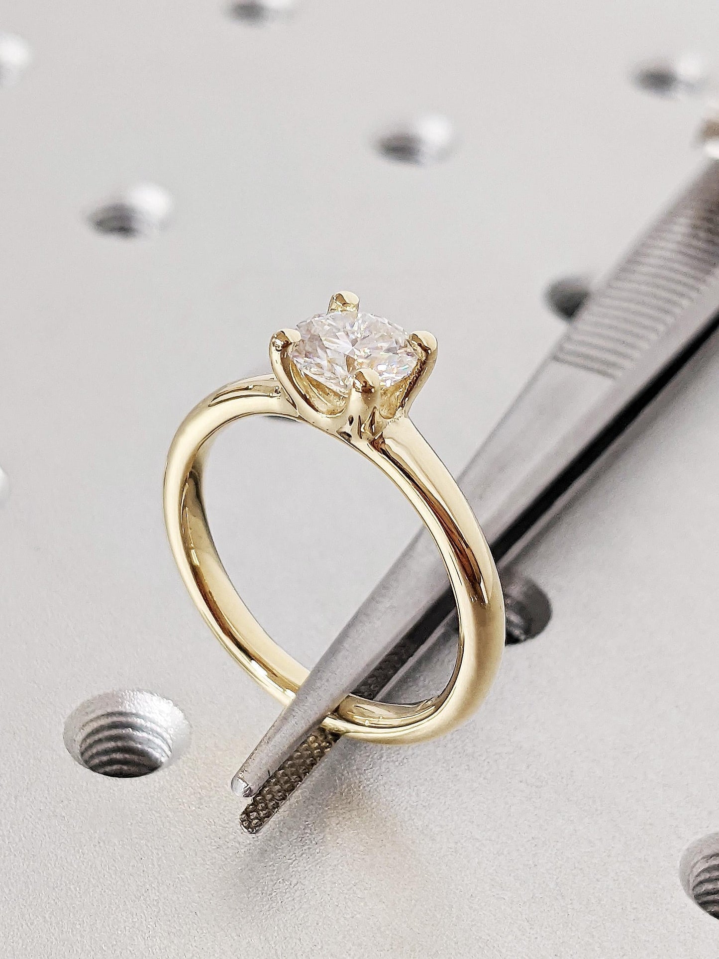 1.2 CT Round Solitaire Moissanite Engagement Ring