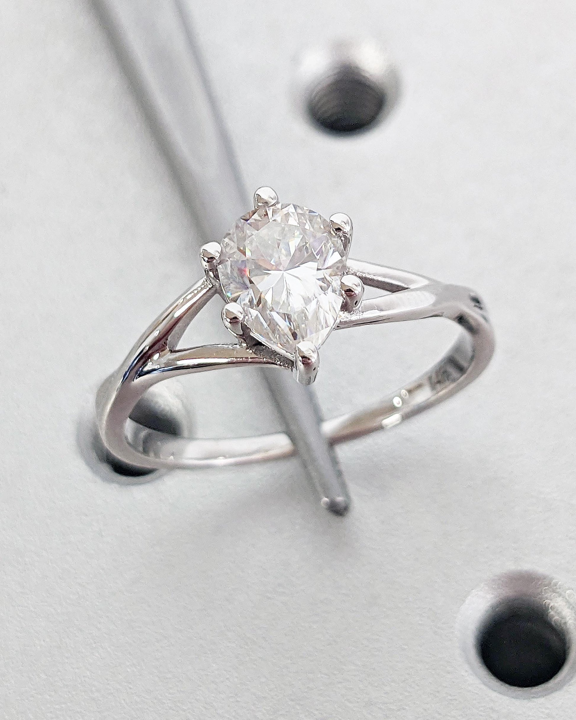 1.2 CT Round Solitaire Moissanite Engagement Ring